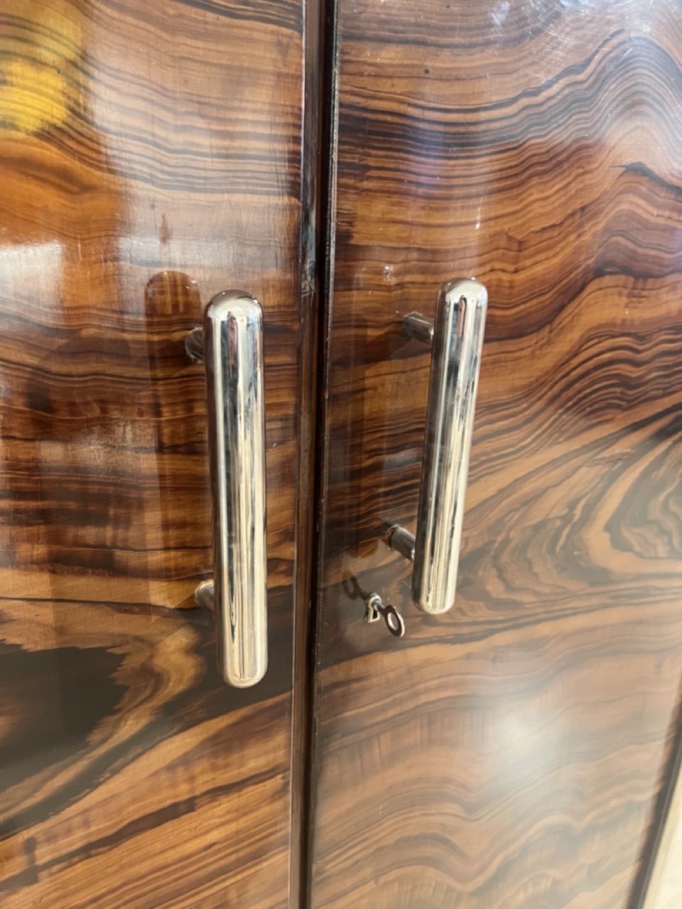 Art Deco : Bauhaus Schrank in Palisander Optik.1