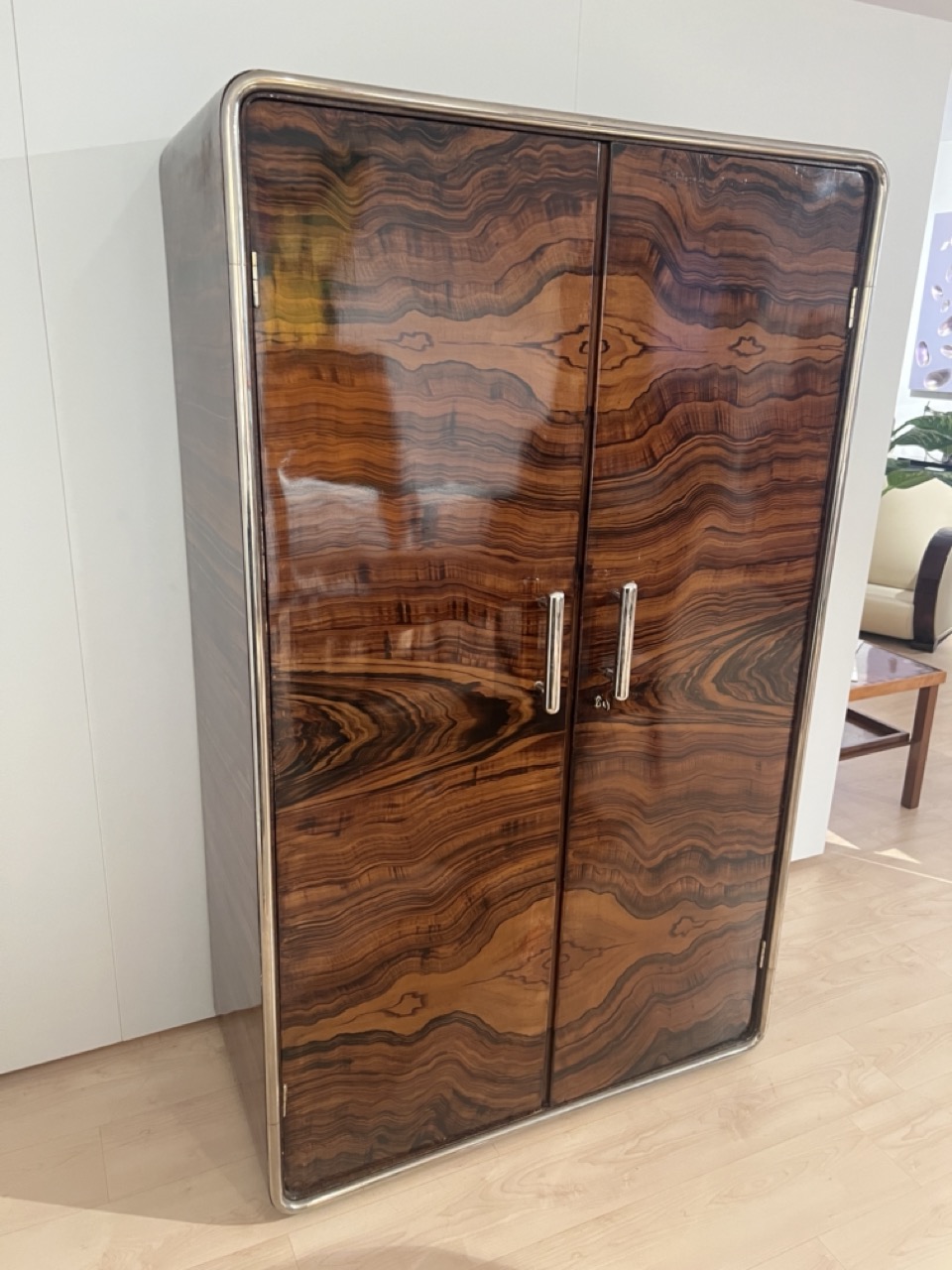 Art Deco : Bauhaus Schrank in Palisander Optik