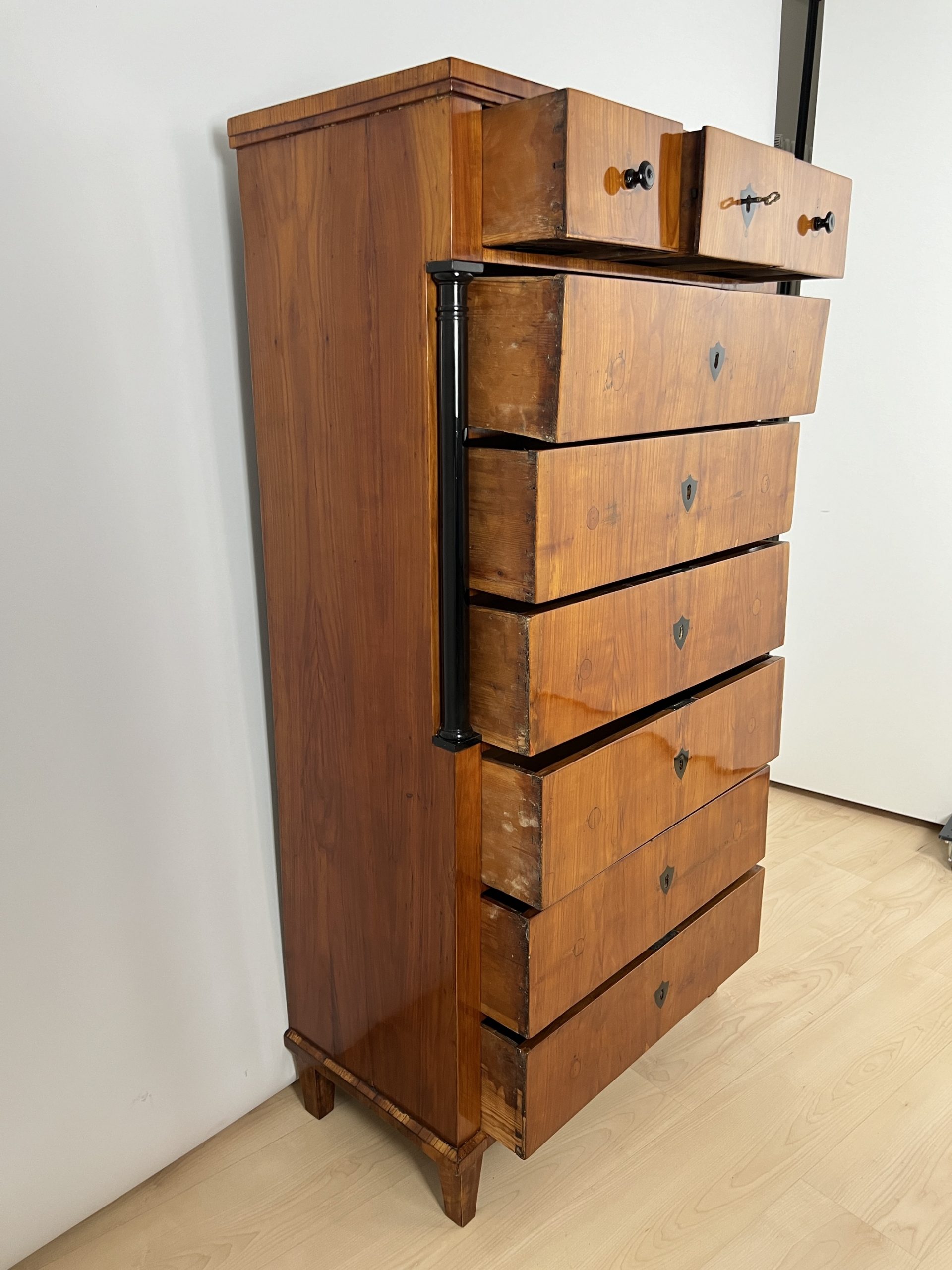 Biedermeier Chiffoniere, Kirschbaum, Süddeutschland2 Biedermeier Chiffoniere, Kirschbaum