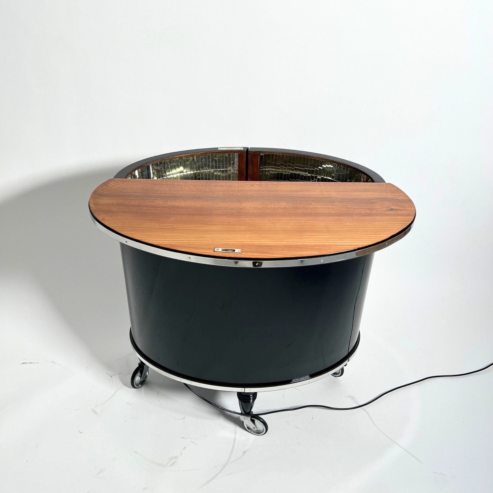 Art Deco Barwagen, Schwarzlack