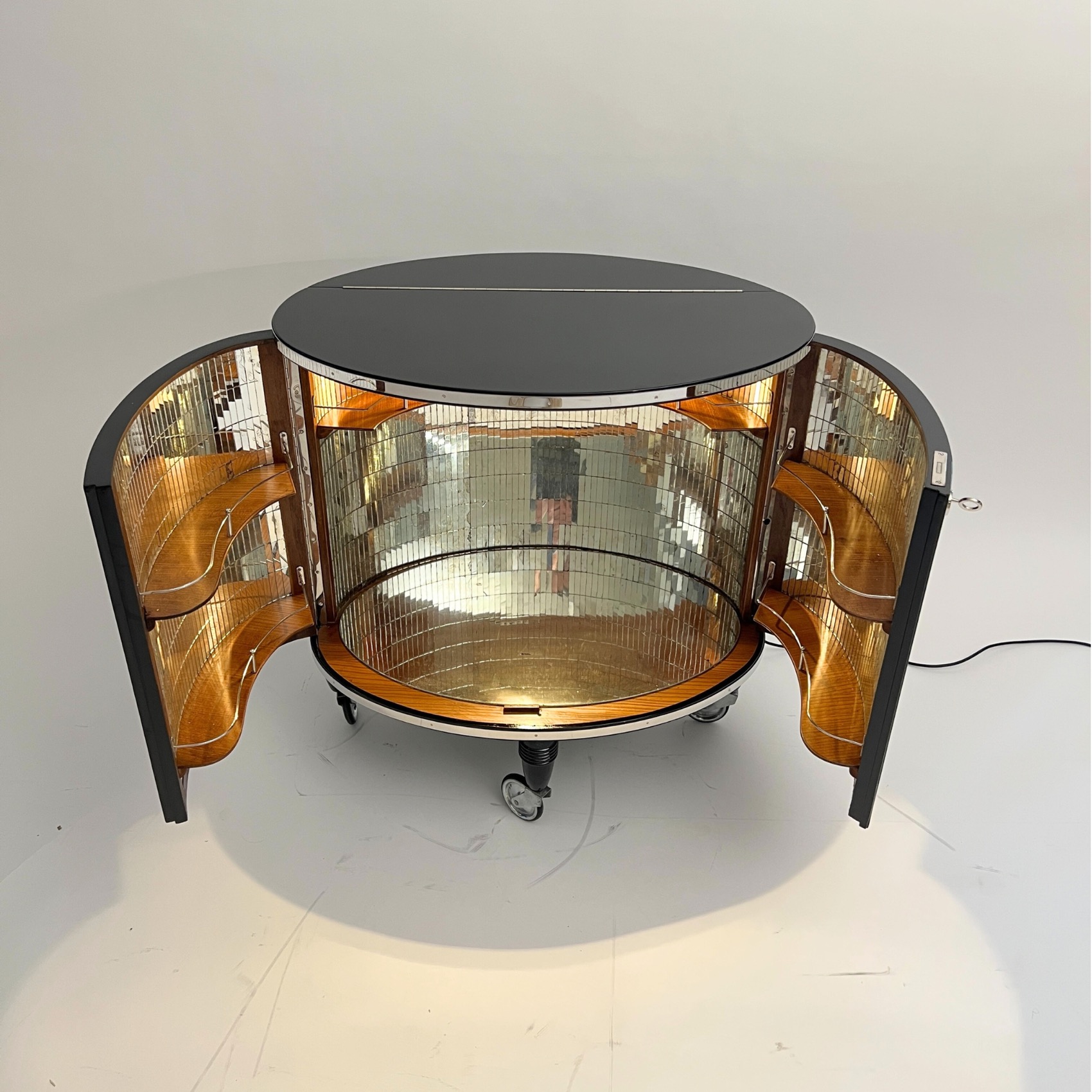 Art Deco Barwagen, Schwarzlack