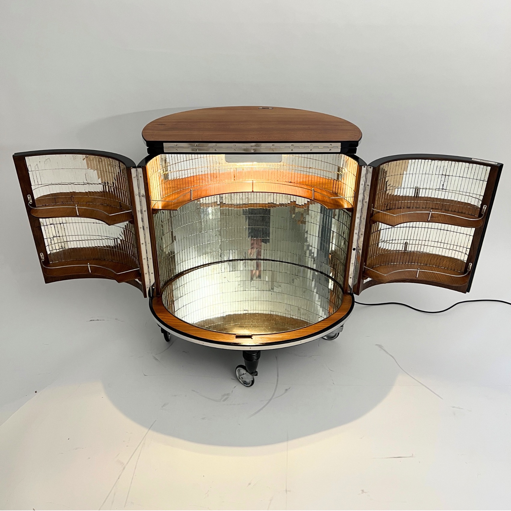 Art Deco Barwagen, Schwarzlack