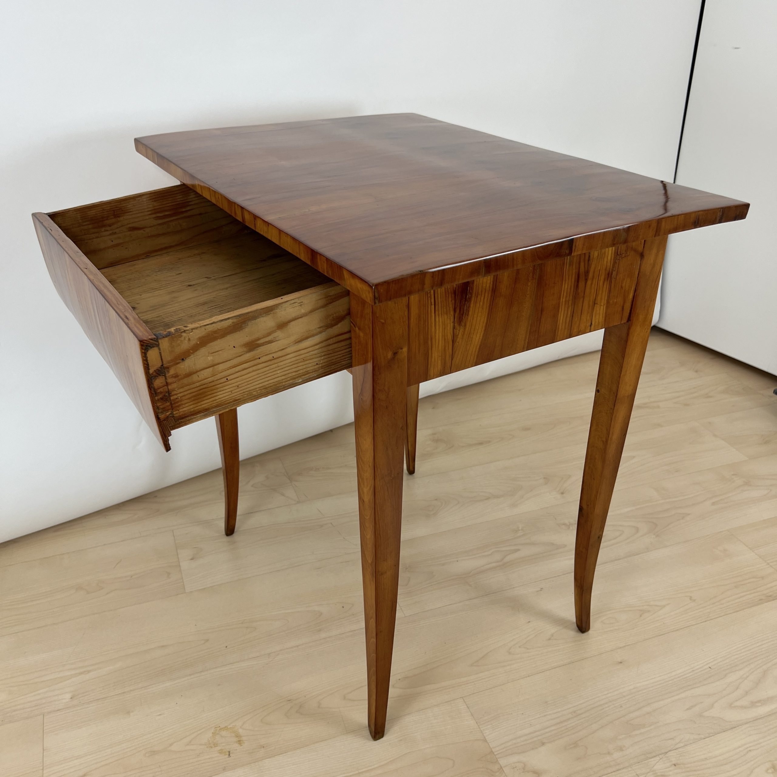 Biedermeier Beistelltischchen, Kirschbaum
