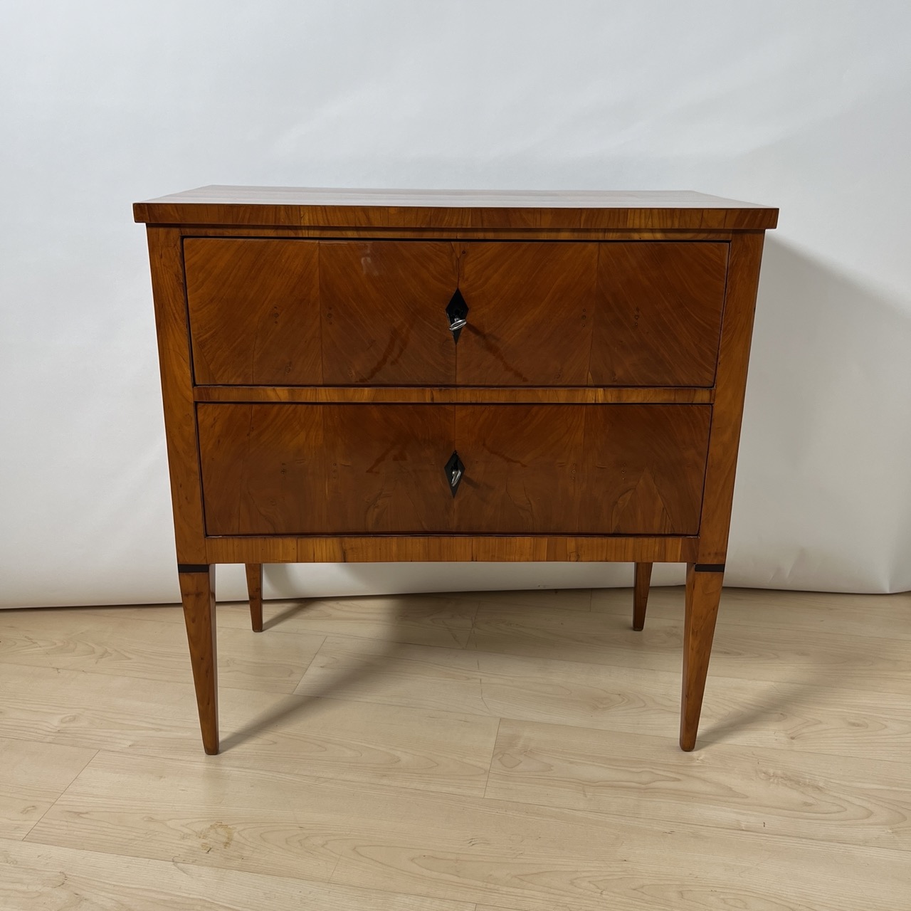 Kleine Biedermeier Kommode in Kirschbaum