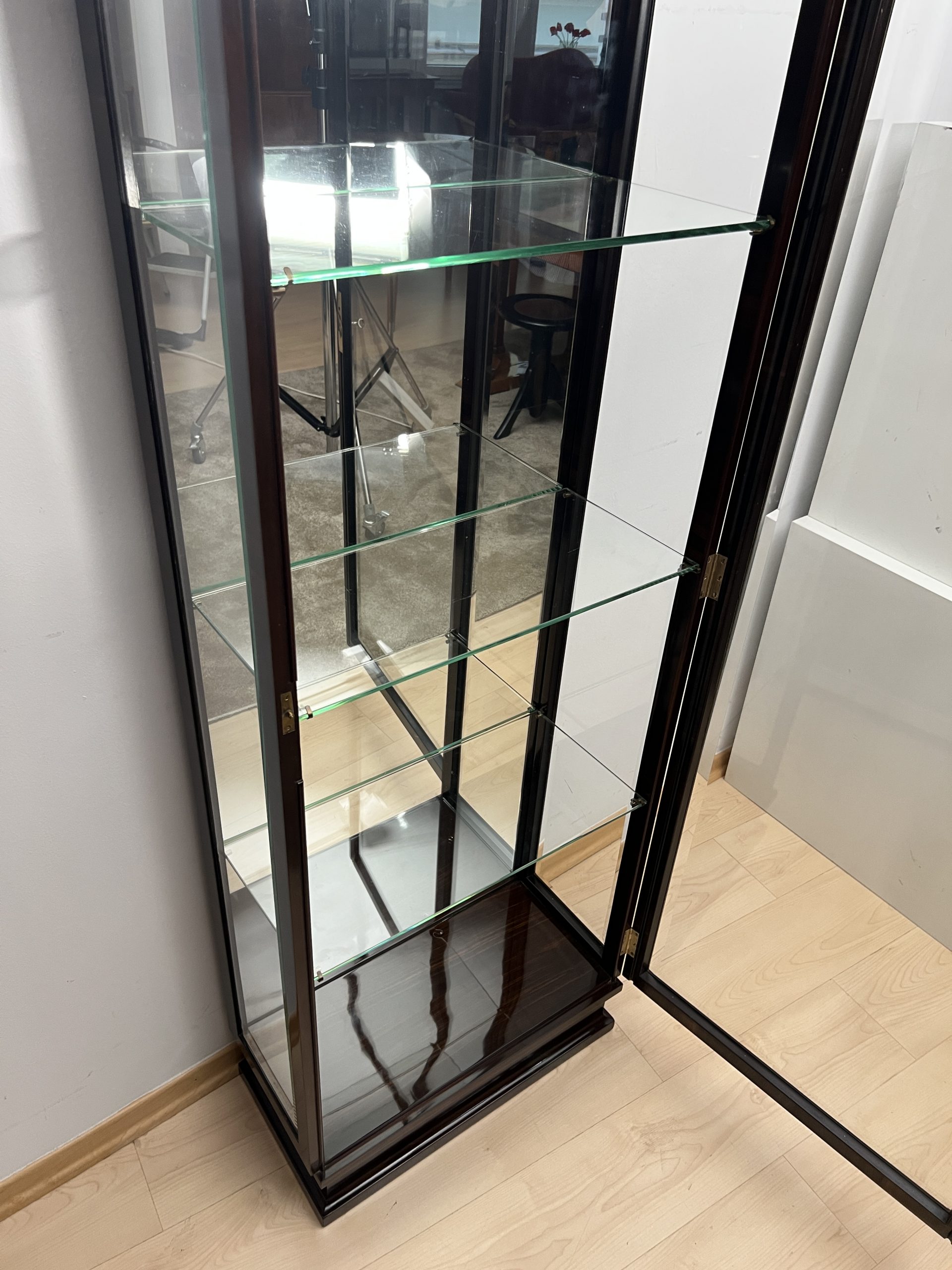 Art Deco Vitrine, Makassar, 3-seitig Glas.14