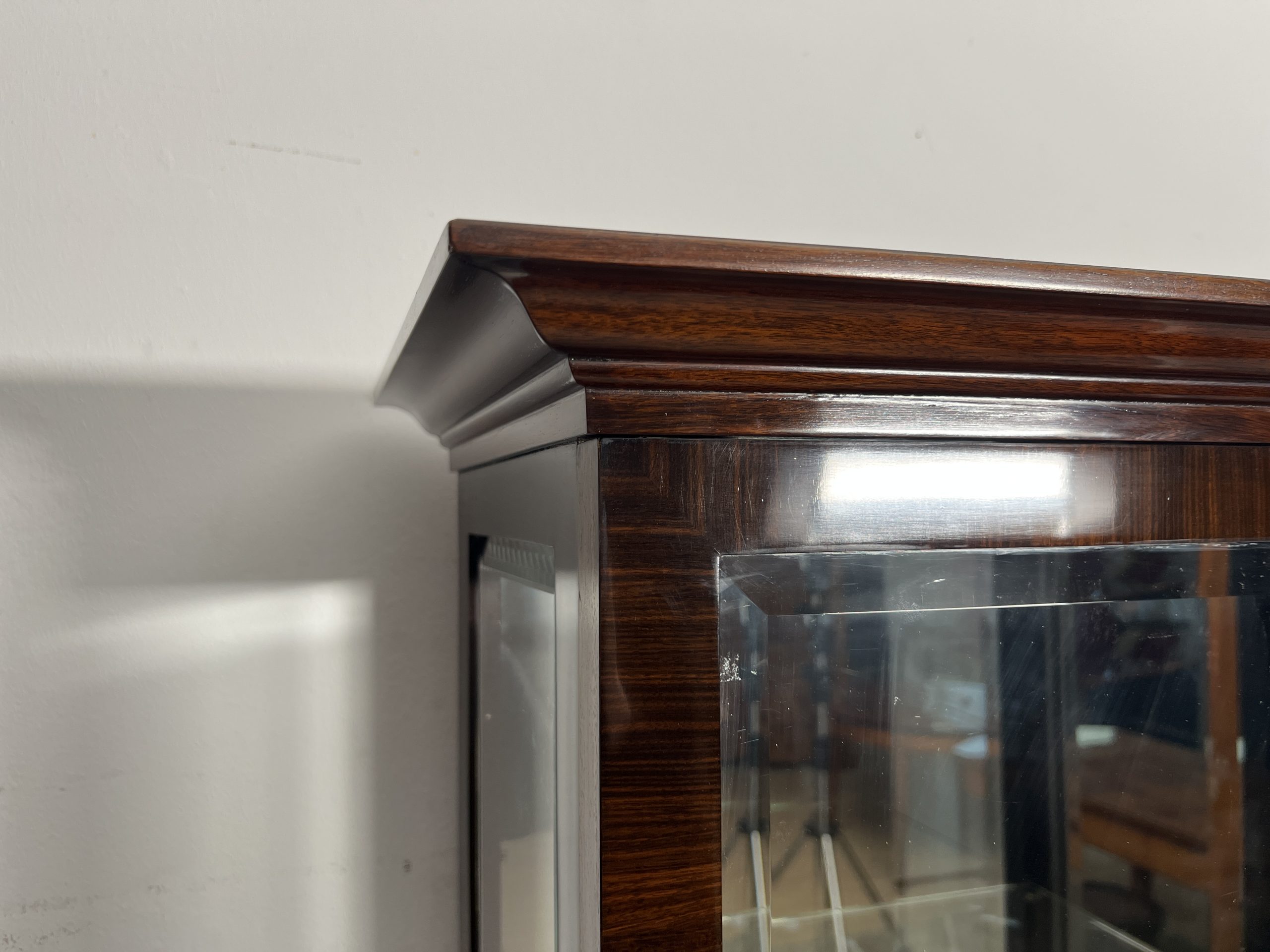 Art Deco Vitrine, Makassar, 3-seitig Glas.7