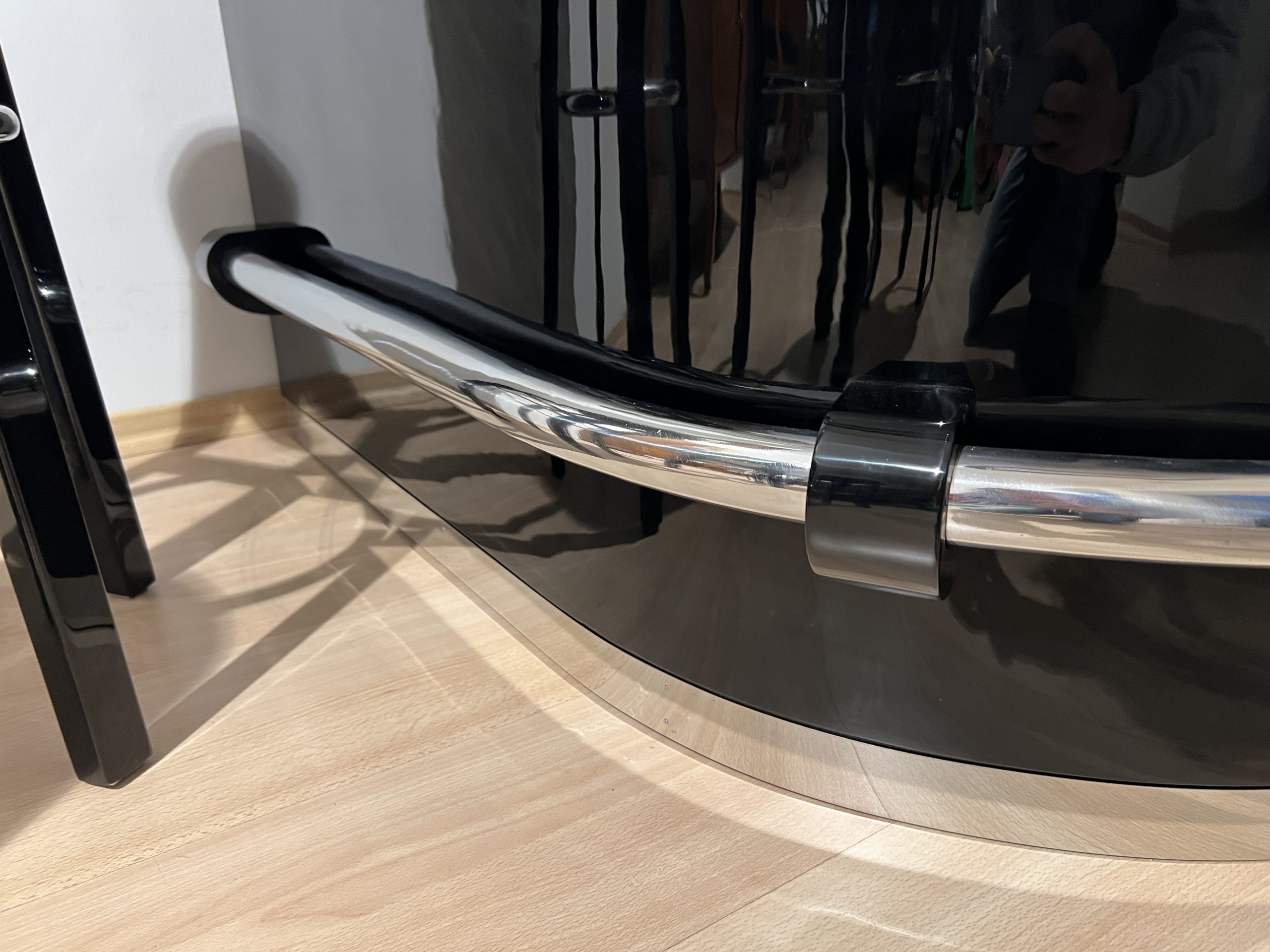 Art Deco Eckbar in Schwarz und Creme mit 4 Hockern.13