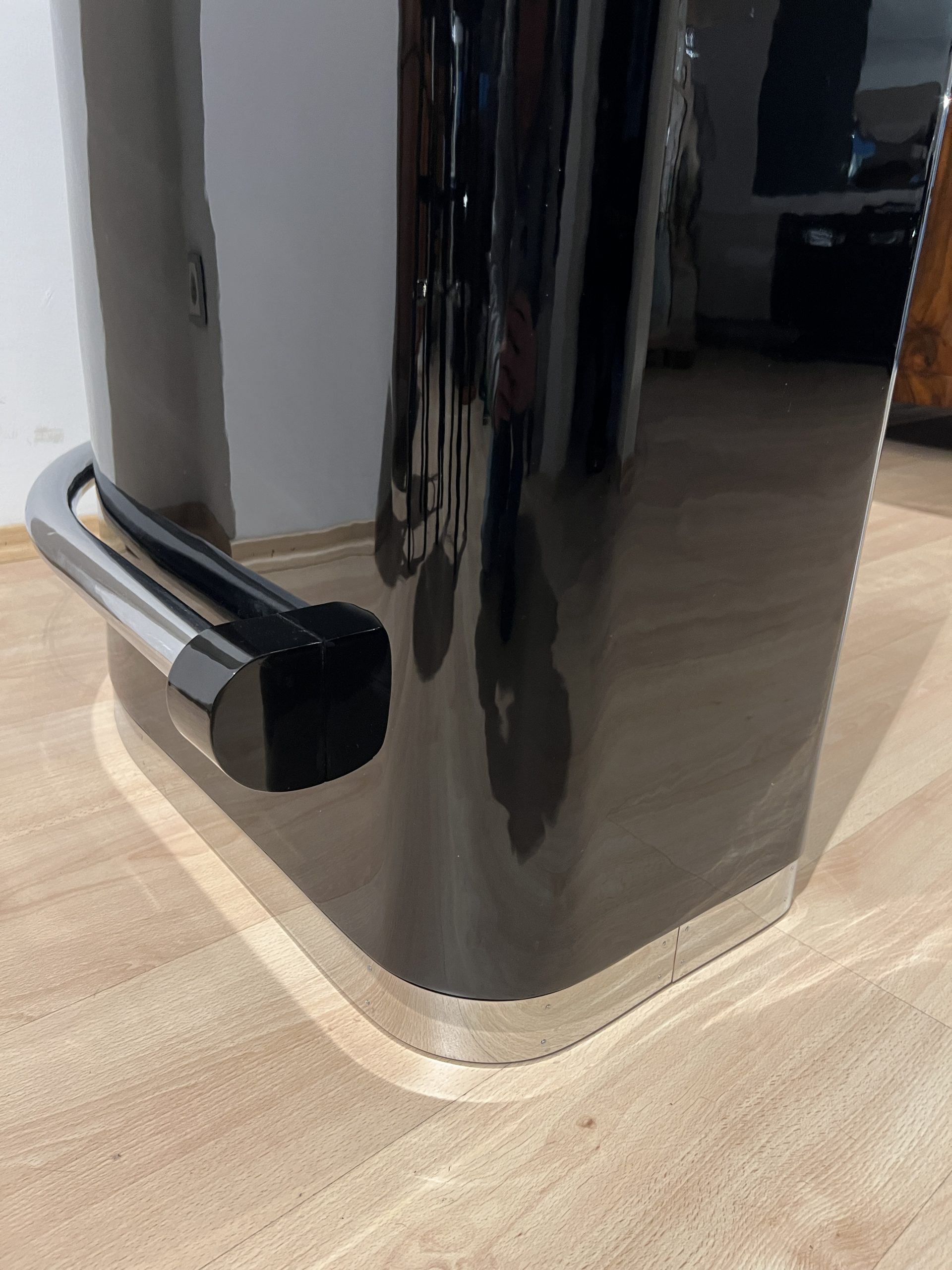 Art Deco Eckbar in Schwarz und Creme mit 4 Hockern.15