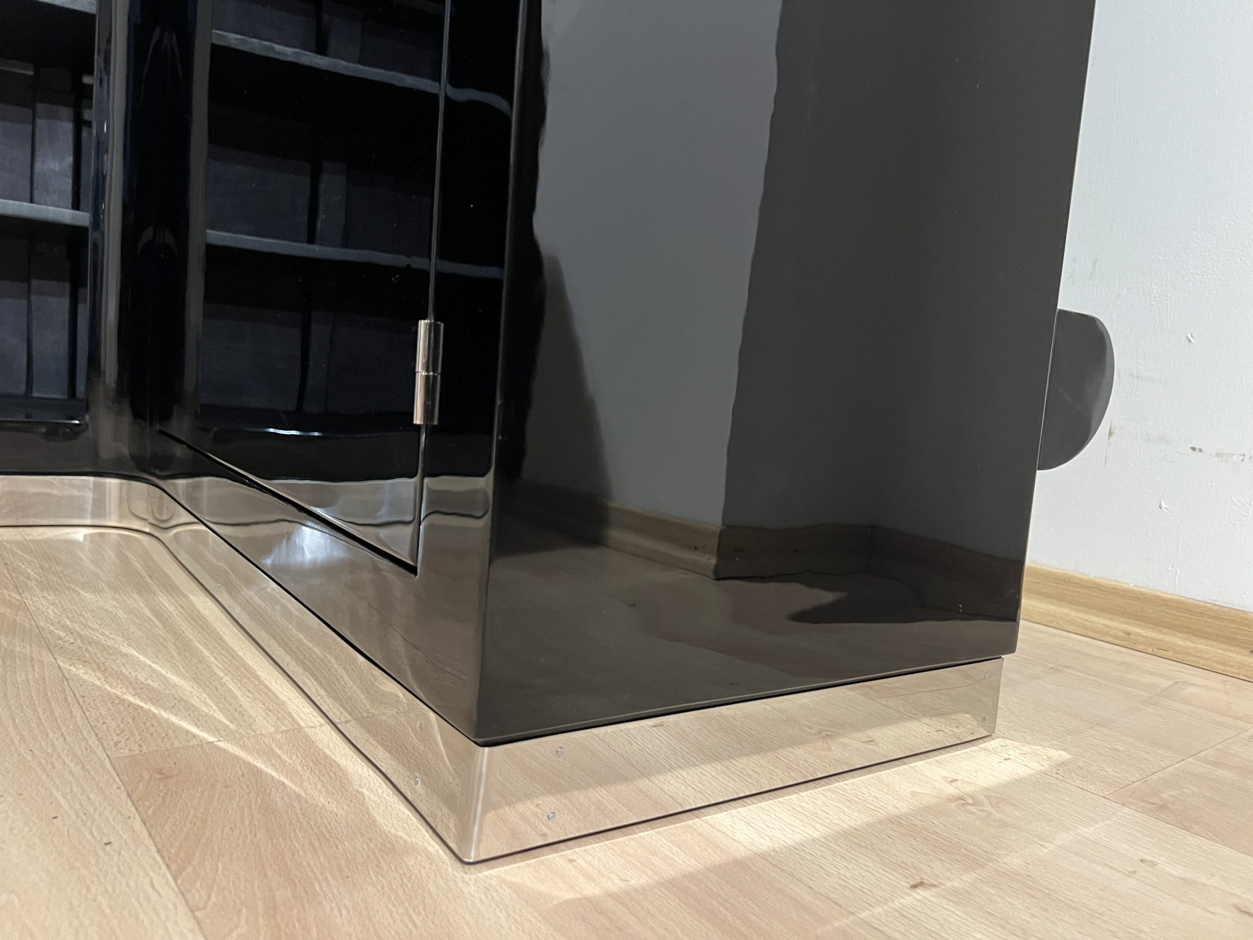 Art Deco Eckbar in Schwarz und Creme mit 4 Hockern.16