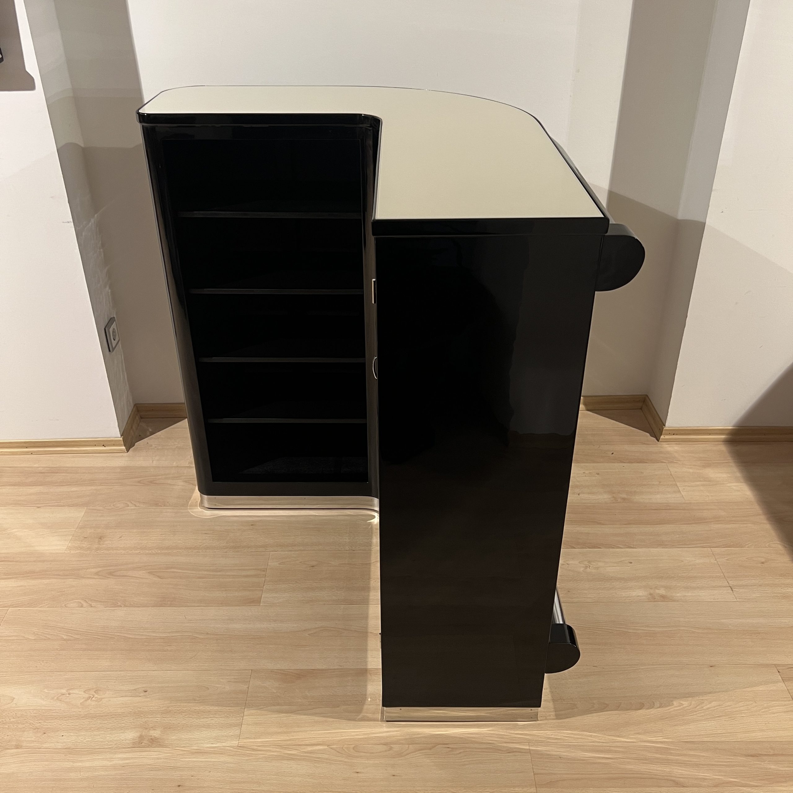 Art Deco Eckbar in Schwarz und Creme mit 4 Hockern.4