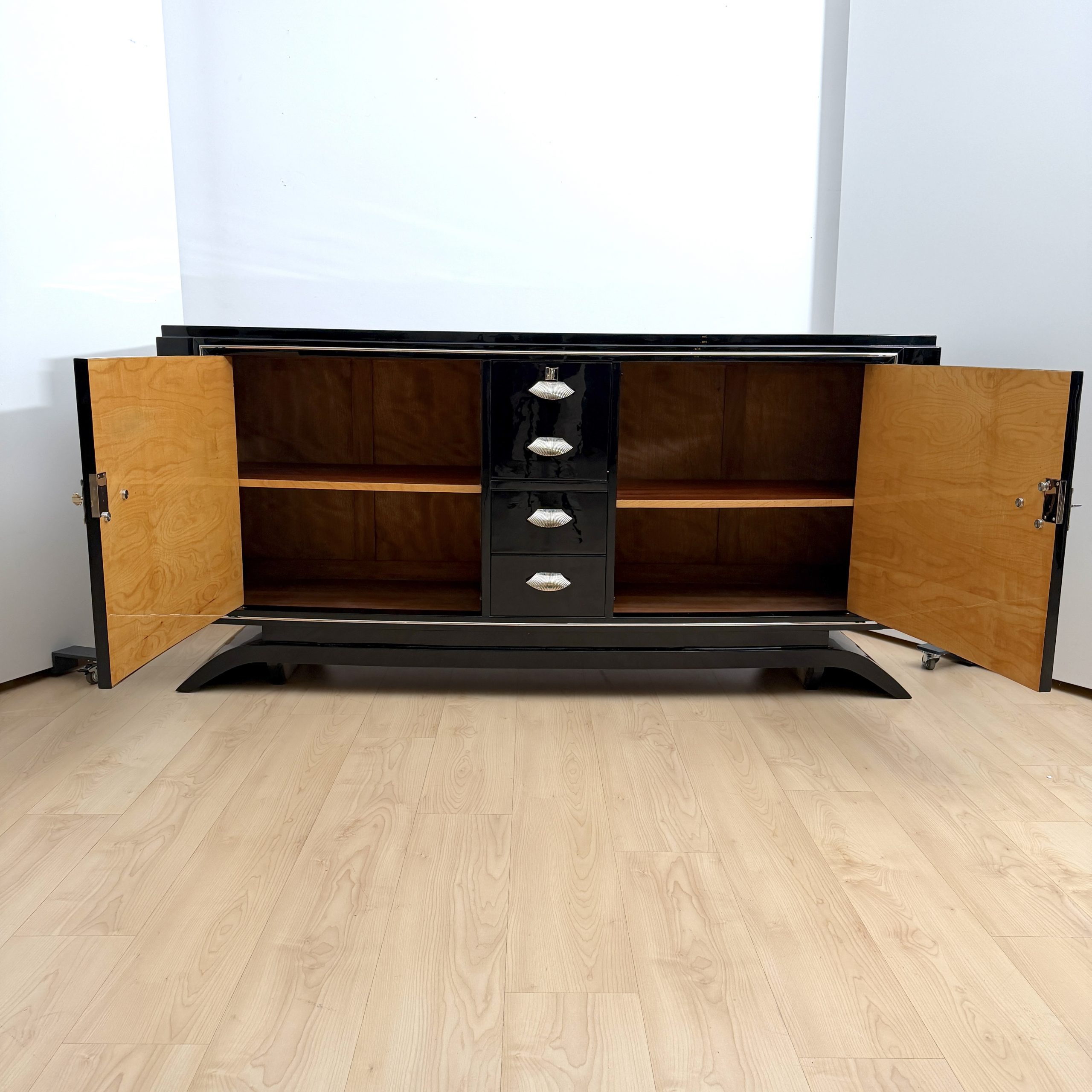 Art Deco Sideboard, Schwarzlack und Chrom.1