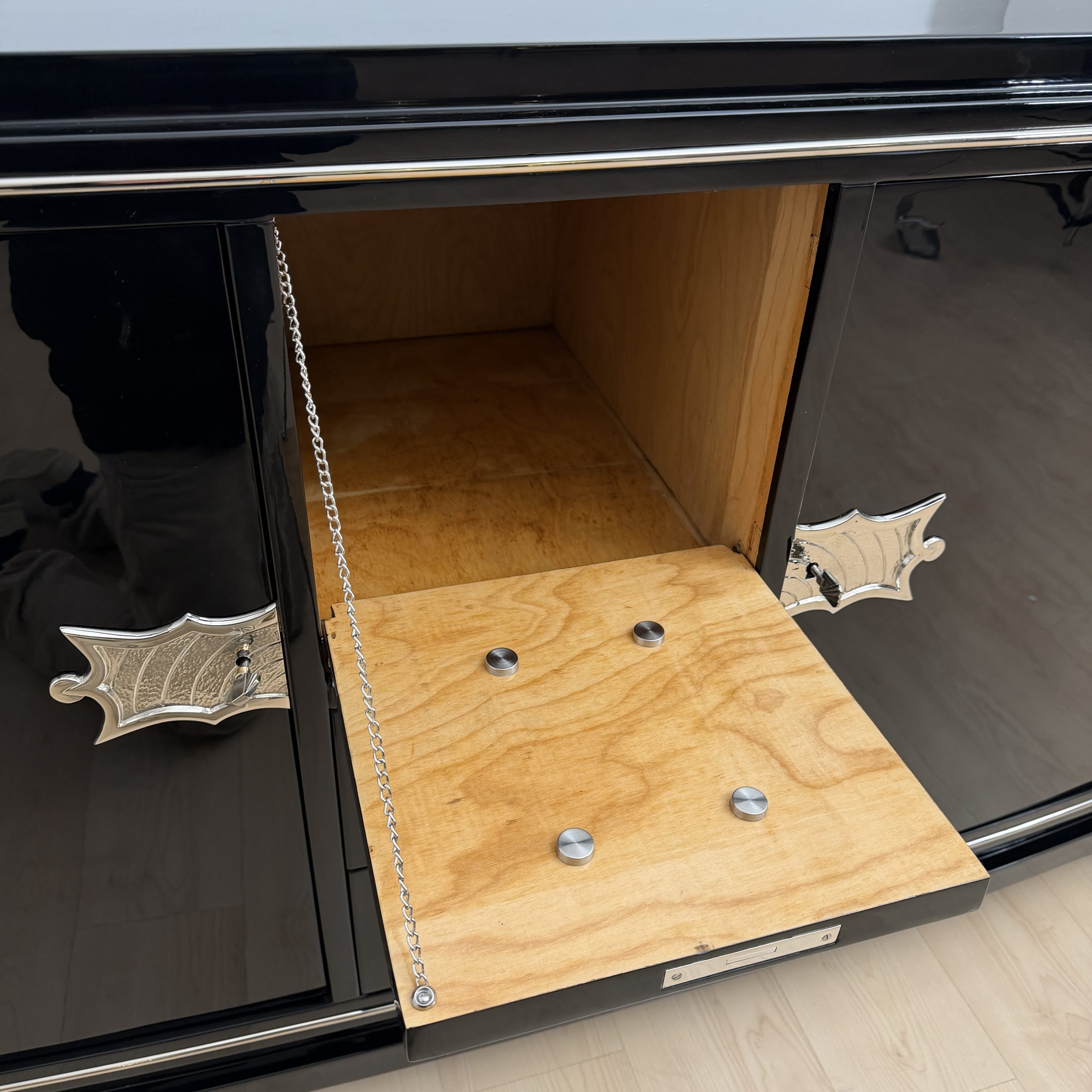 Art Deco Sideboard, Schwarzlack und Chrom.10