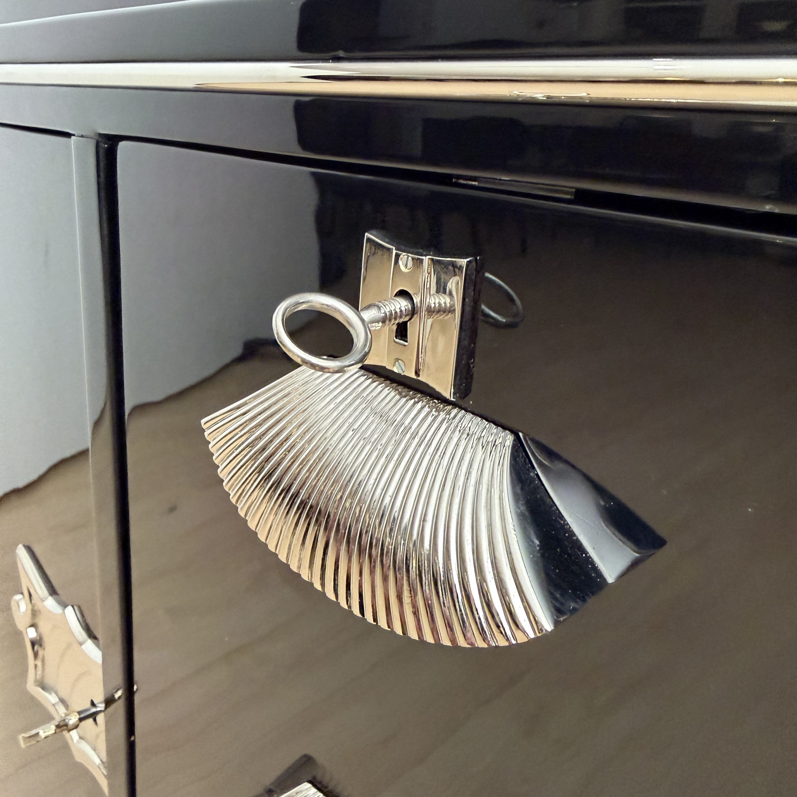 Art Deco Sideboard, Schwarzlack und Chrom.14