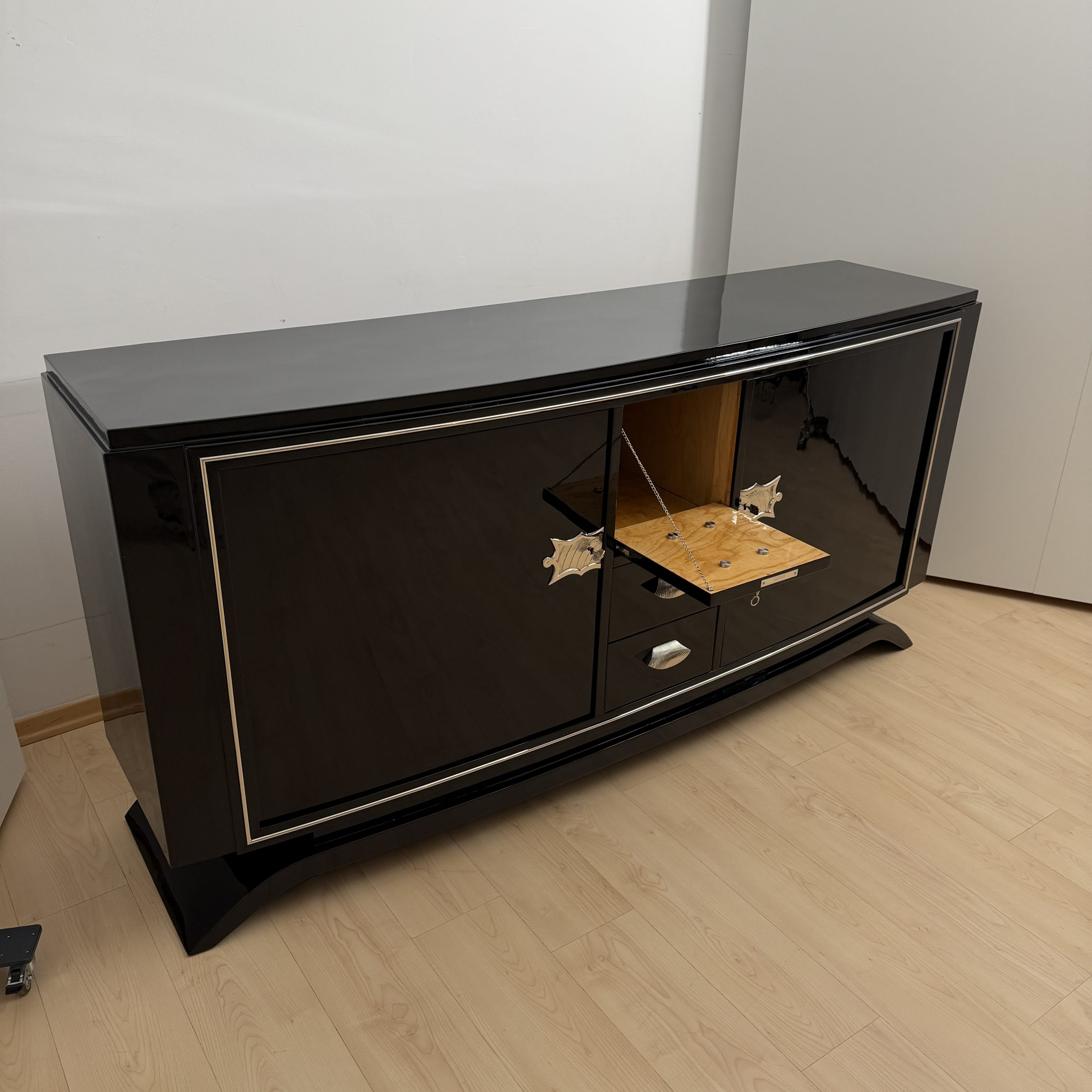 Art Deco Sideboard, Schwarzlack und Chrom.9