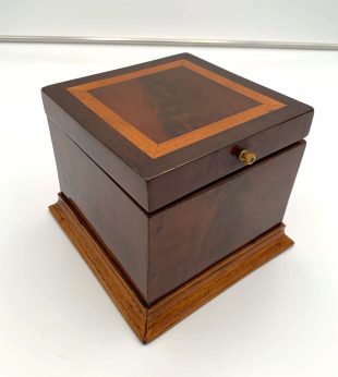 Biedermeier Würfel Schatulle, Mahagoni, Wien um 1820