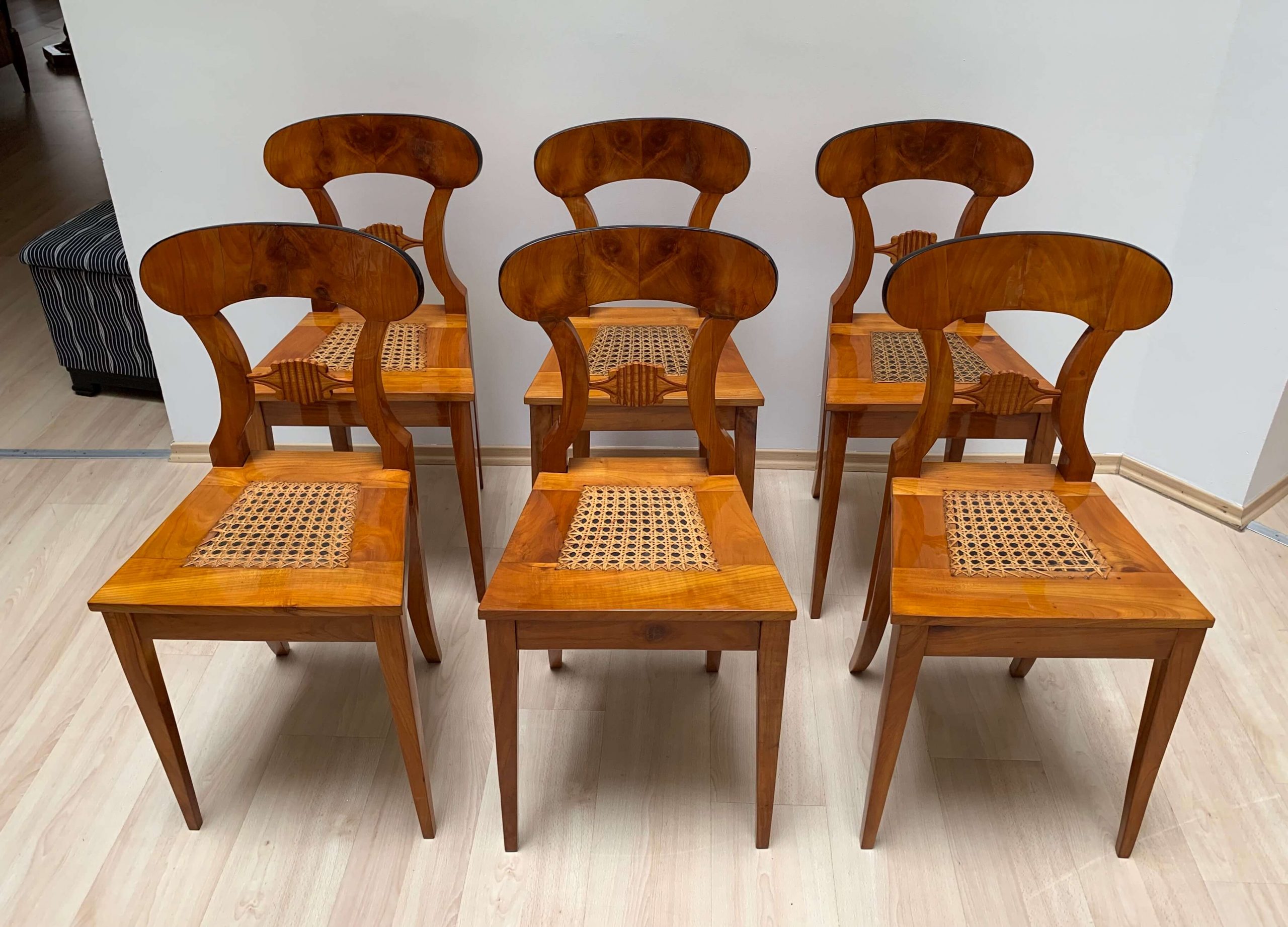 Biedermeier Brettstühle, Sechser Satz, Kirschbaum, 1820..7