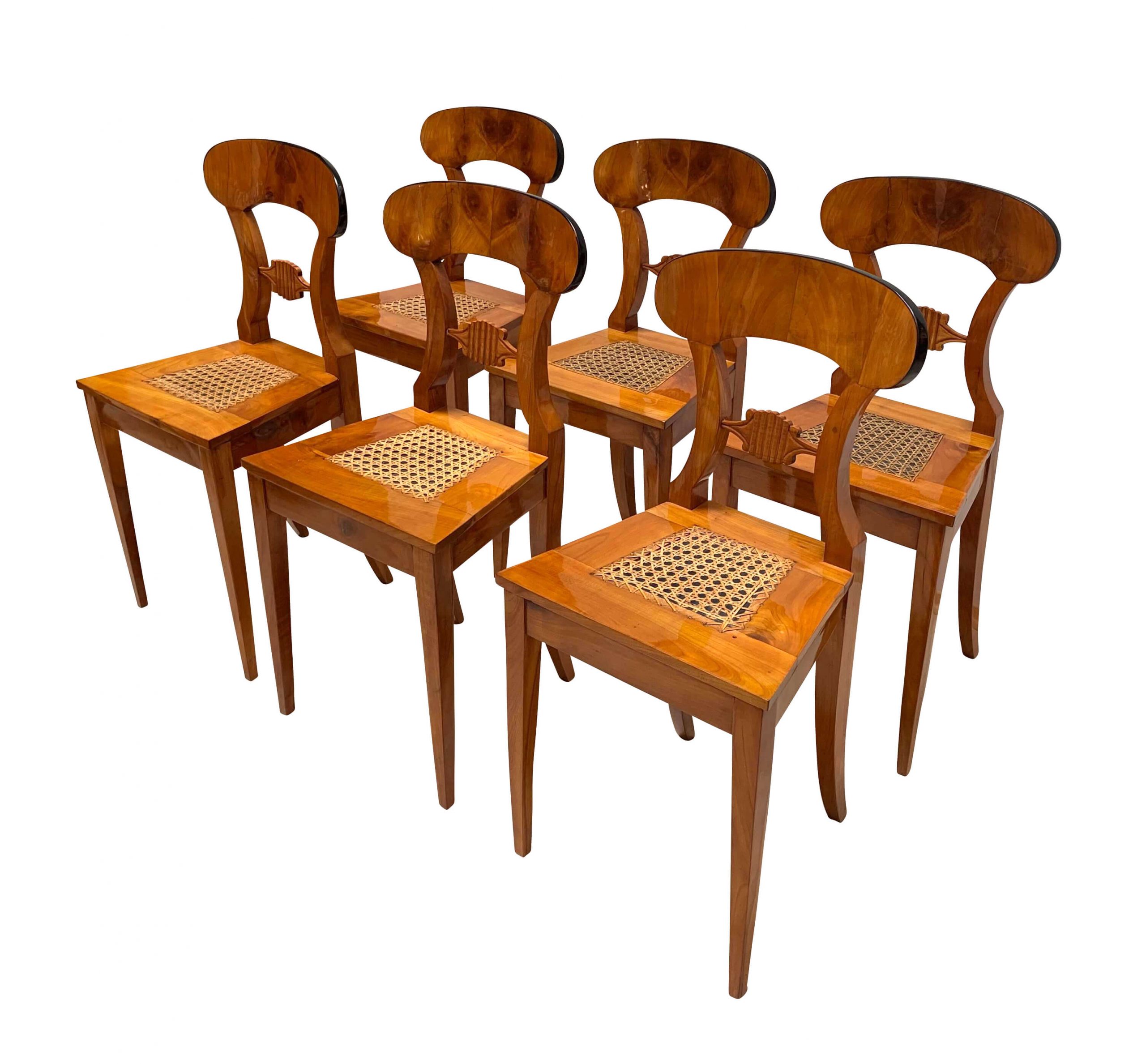 Biedermeier Brettstühle, Sechser Satz, Kirschbaum, 1820.6 Biedermeier Brettstühle, Sechser Satz, Kirschbaum, 1820.