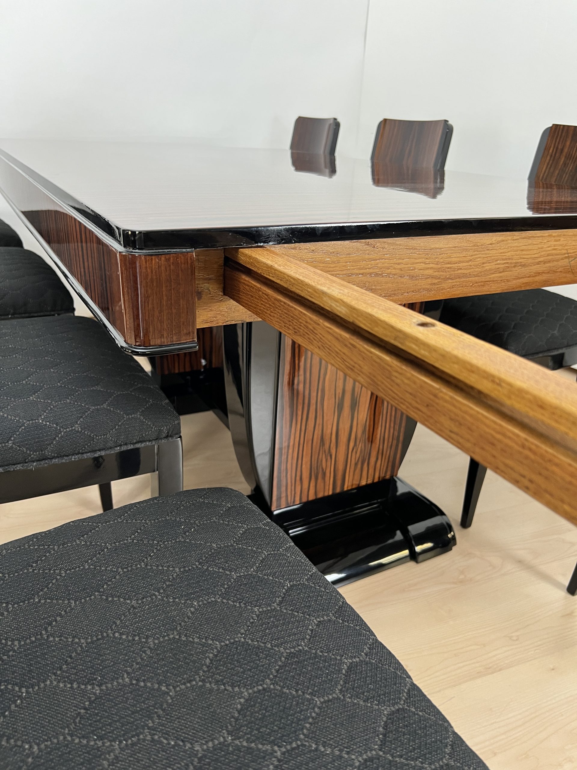 Art Deco Speisegruppe in Makassar 10