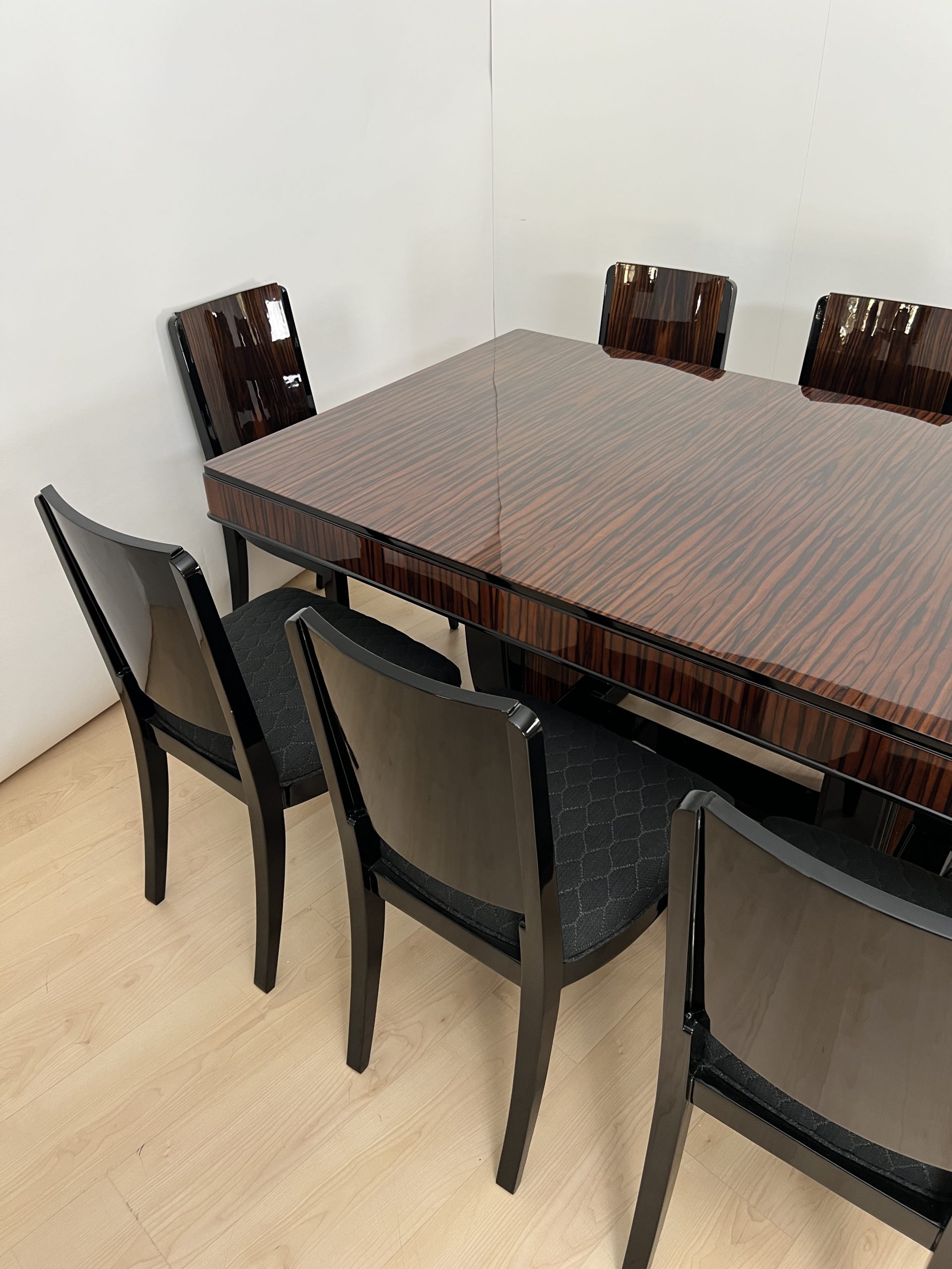 Art Deco Speisegruppe in Makassar 13