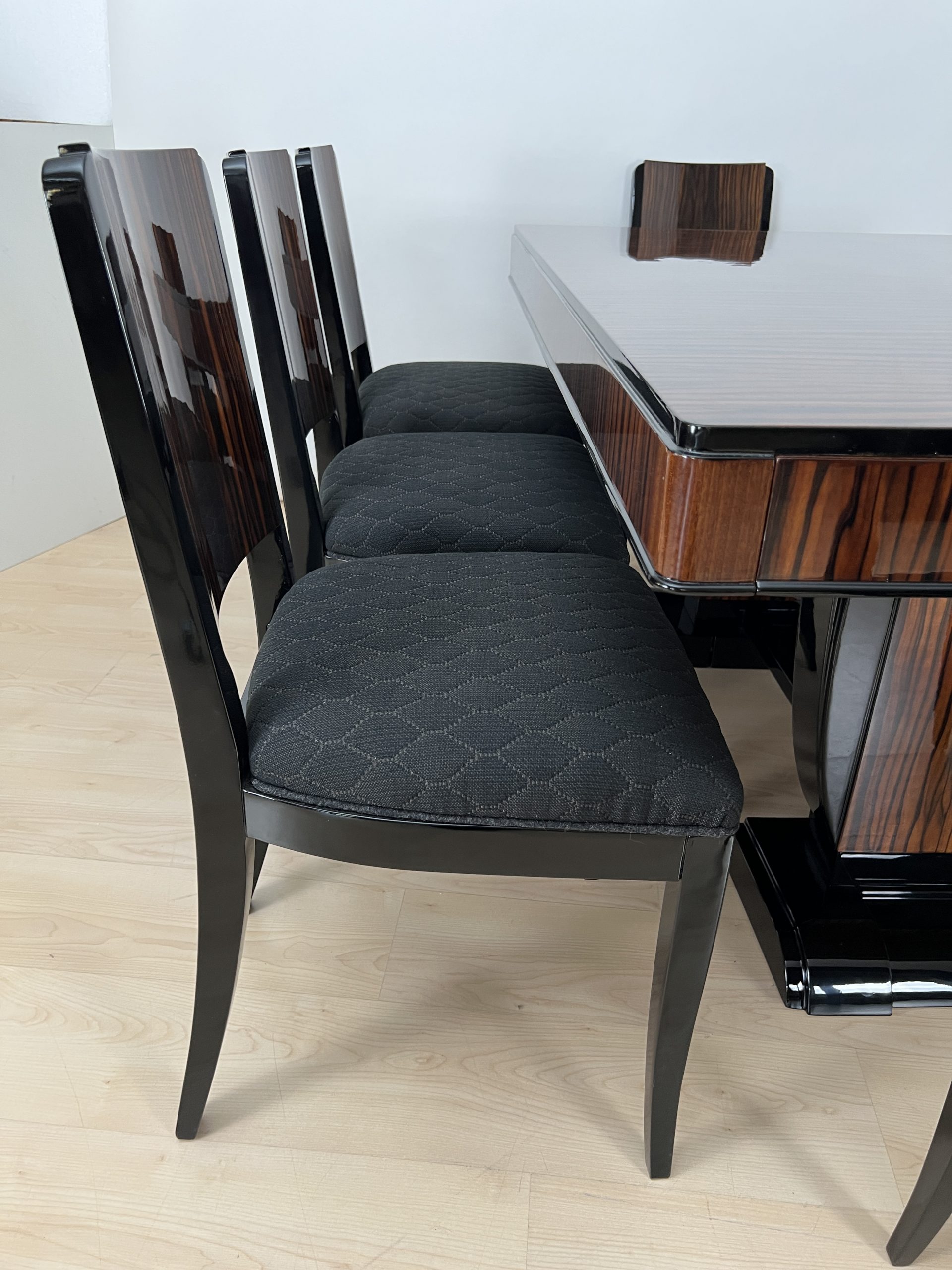 Art Deco Speisegruppe in Makassar 16