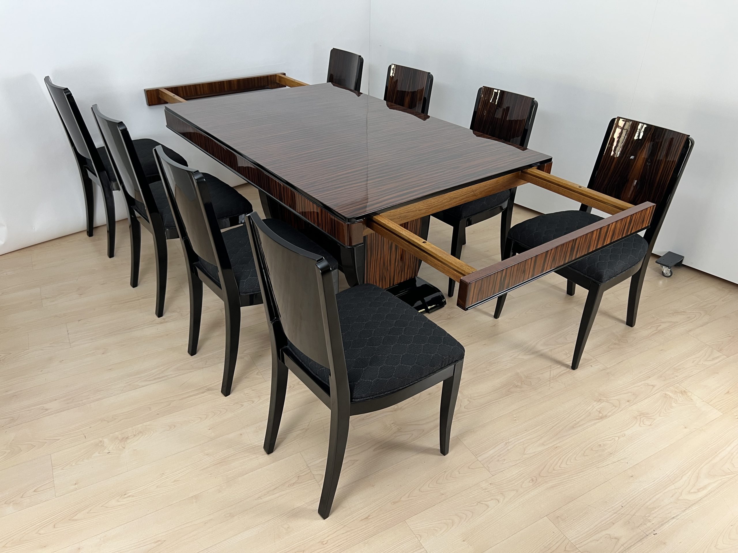 Art Deco Speisegruppe in Makassar 9