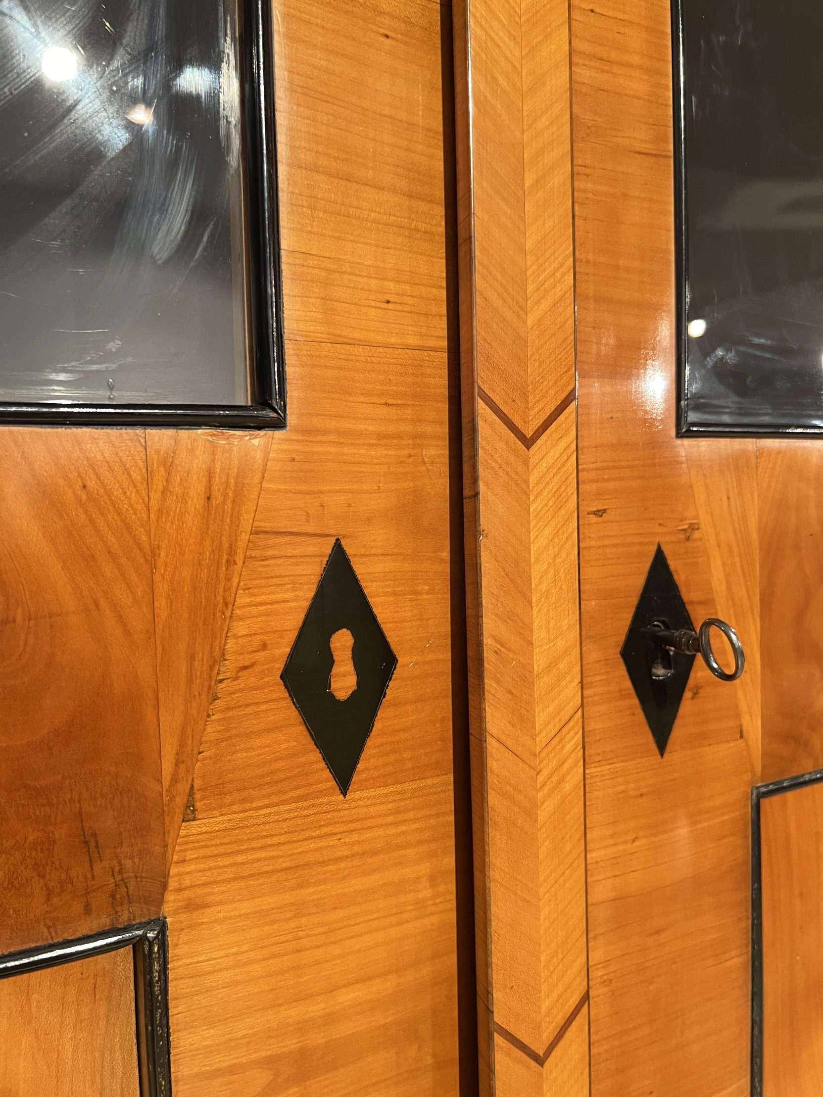 Biedermeier Bücherschrank in Kirschbaum11