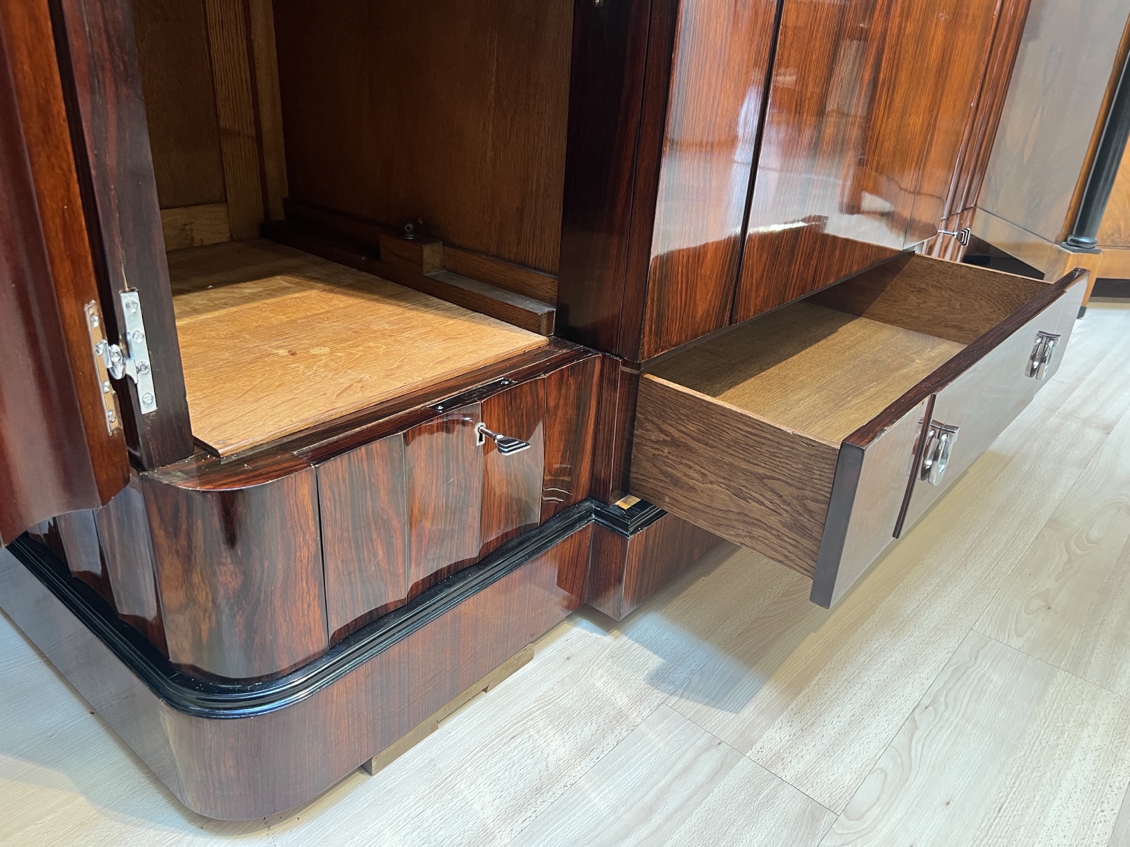 Art Deco Schrank, Palisander, Eiche, Silber und Chrom, Frankreich um 1930.33
