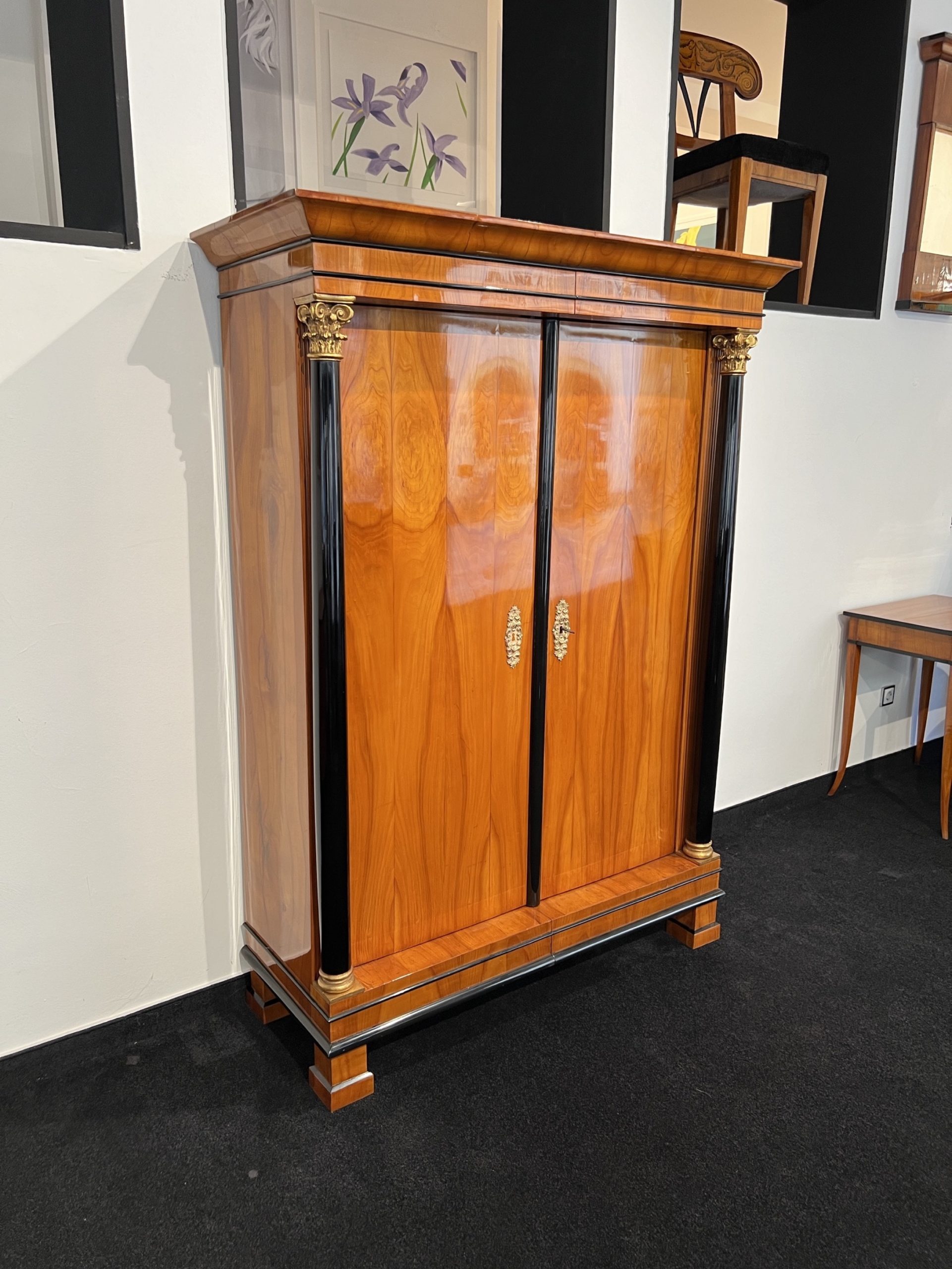 Biedermeier Schrank, Kirschbaum, Vollsäulen, Gold Kapitelle, Ã–sterreich