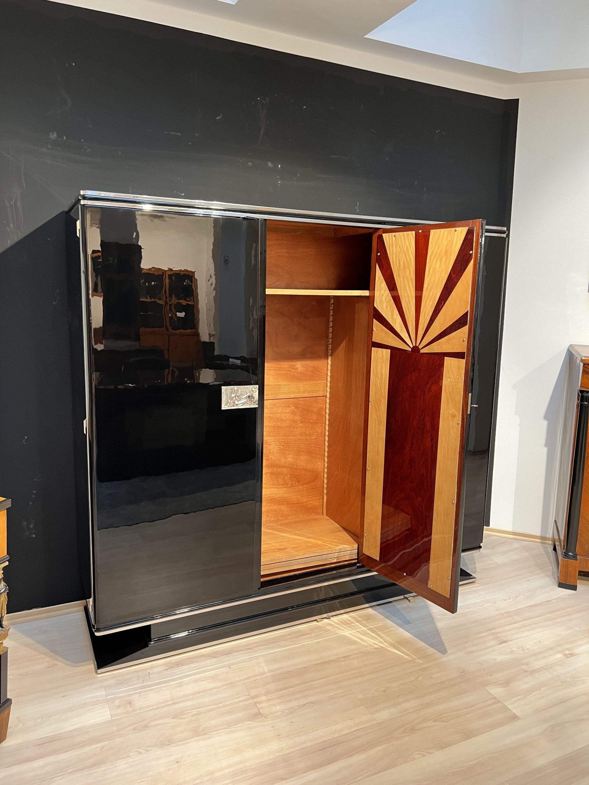 Art Deco Kleiderschrank