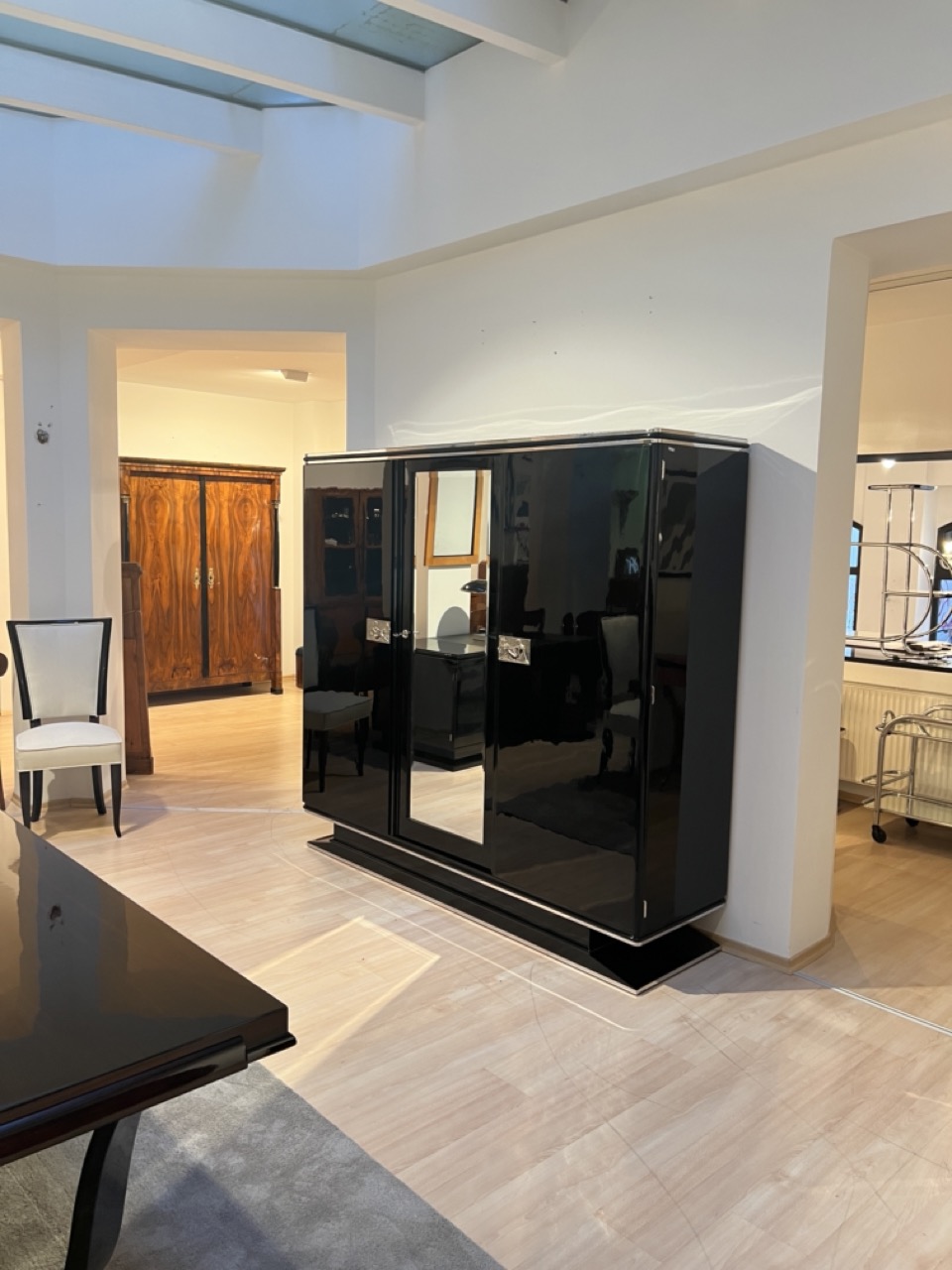 Art Deco Schrank schwarz