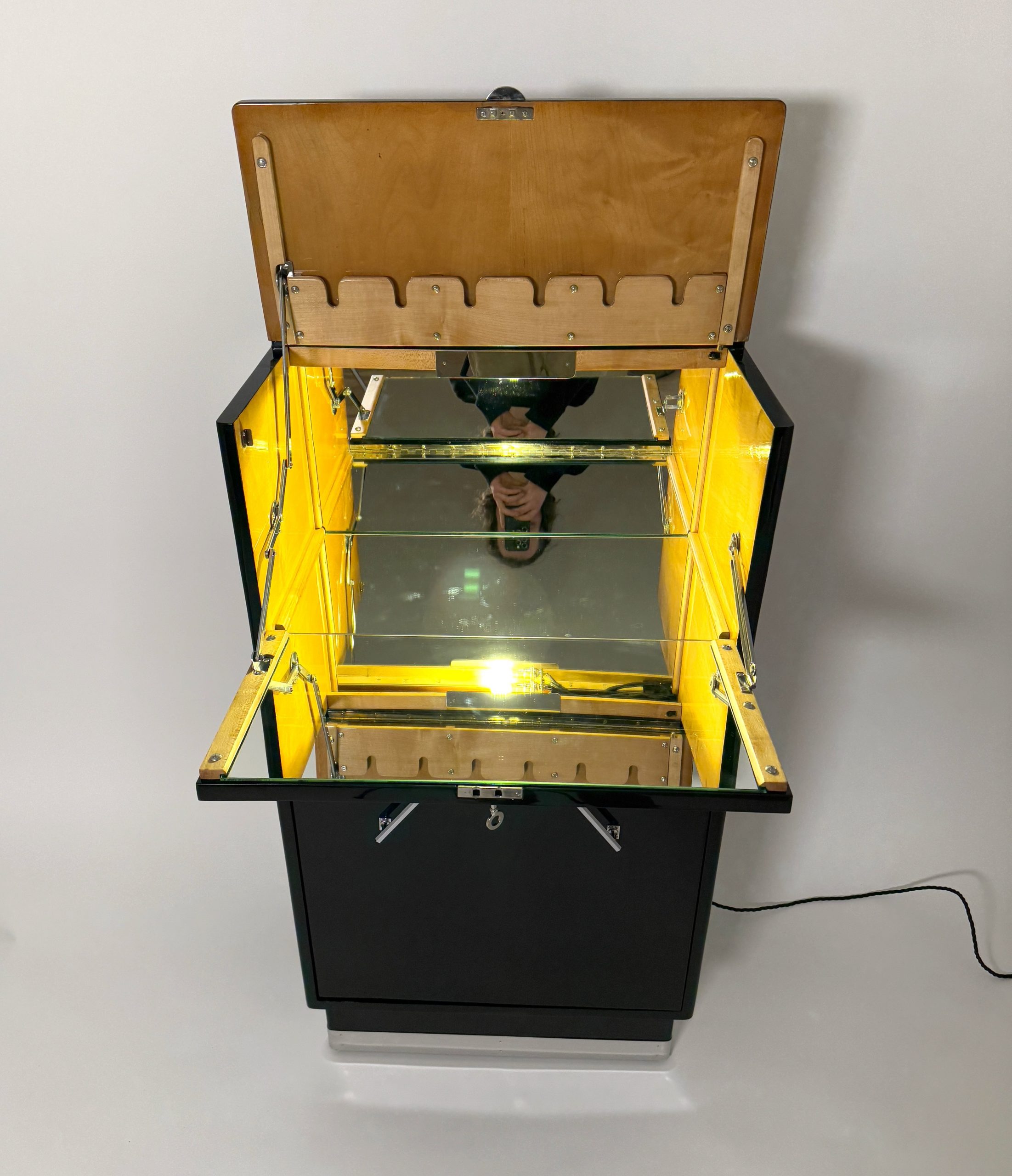 Drehbarer Art Deco Barschrank in Schwarzlack mit Chrom