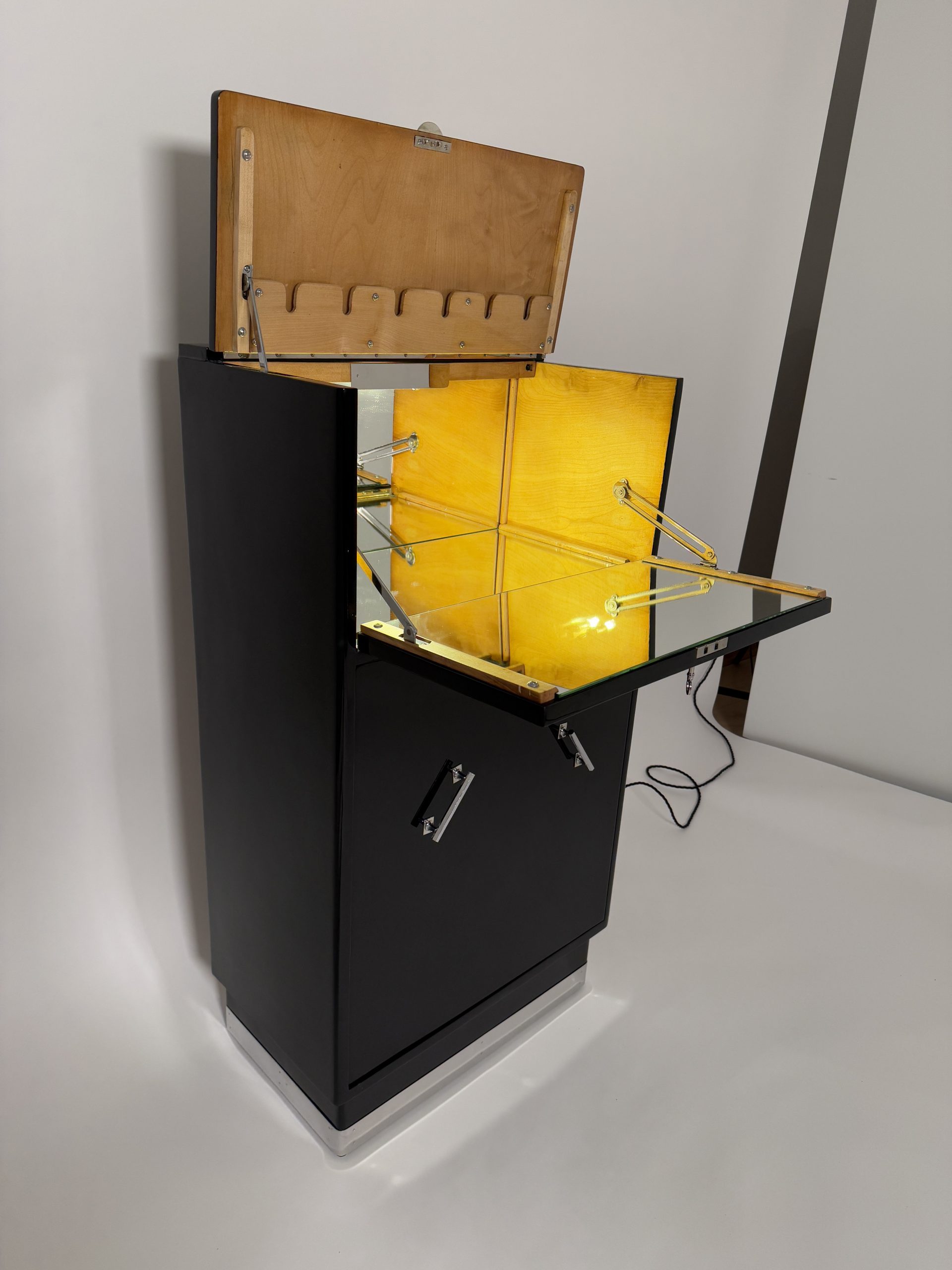 Drehbarer Art Deco Barschrank in Schwarzlack mit Chrom