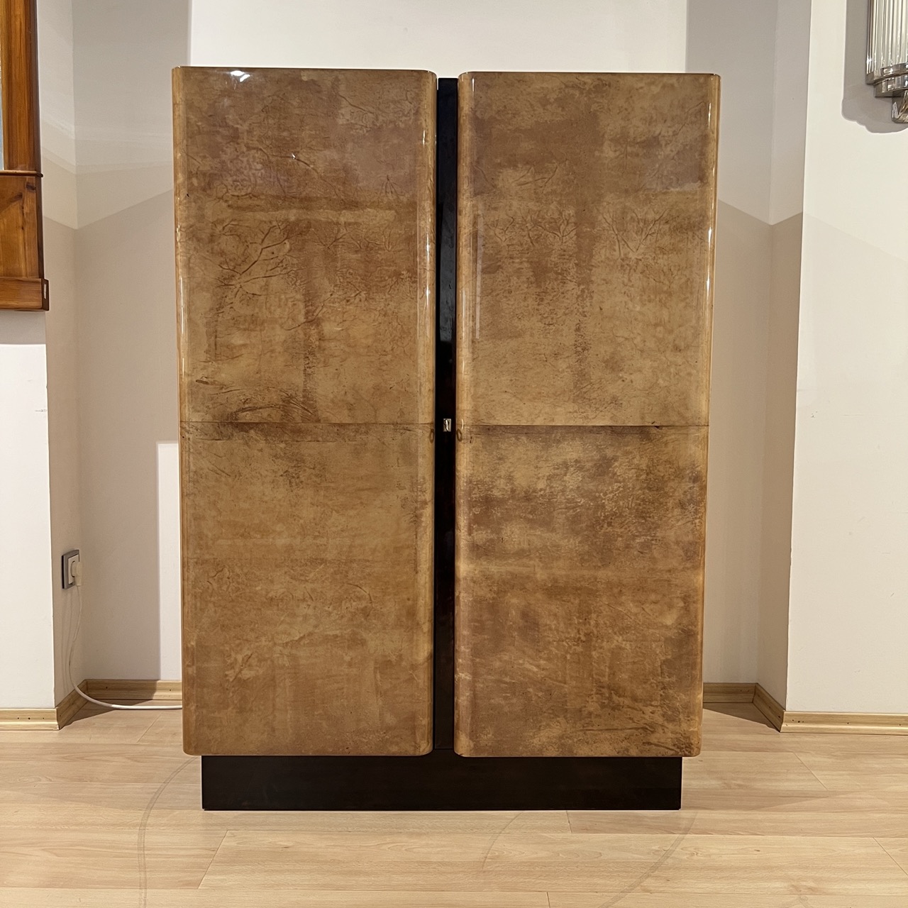 Aldo Tura Bar Cabinet, Parchment, Mirrors, Italy, 1970s.15