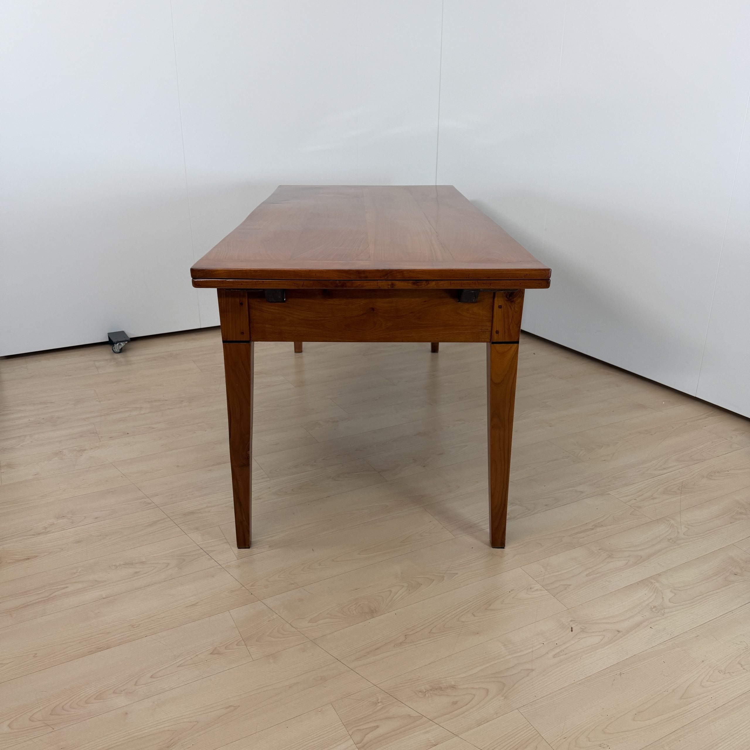 Biedermeier Speisetisch, ausziehbar, Kirschbaum.3