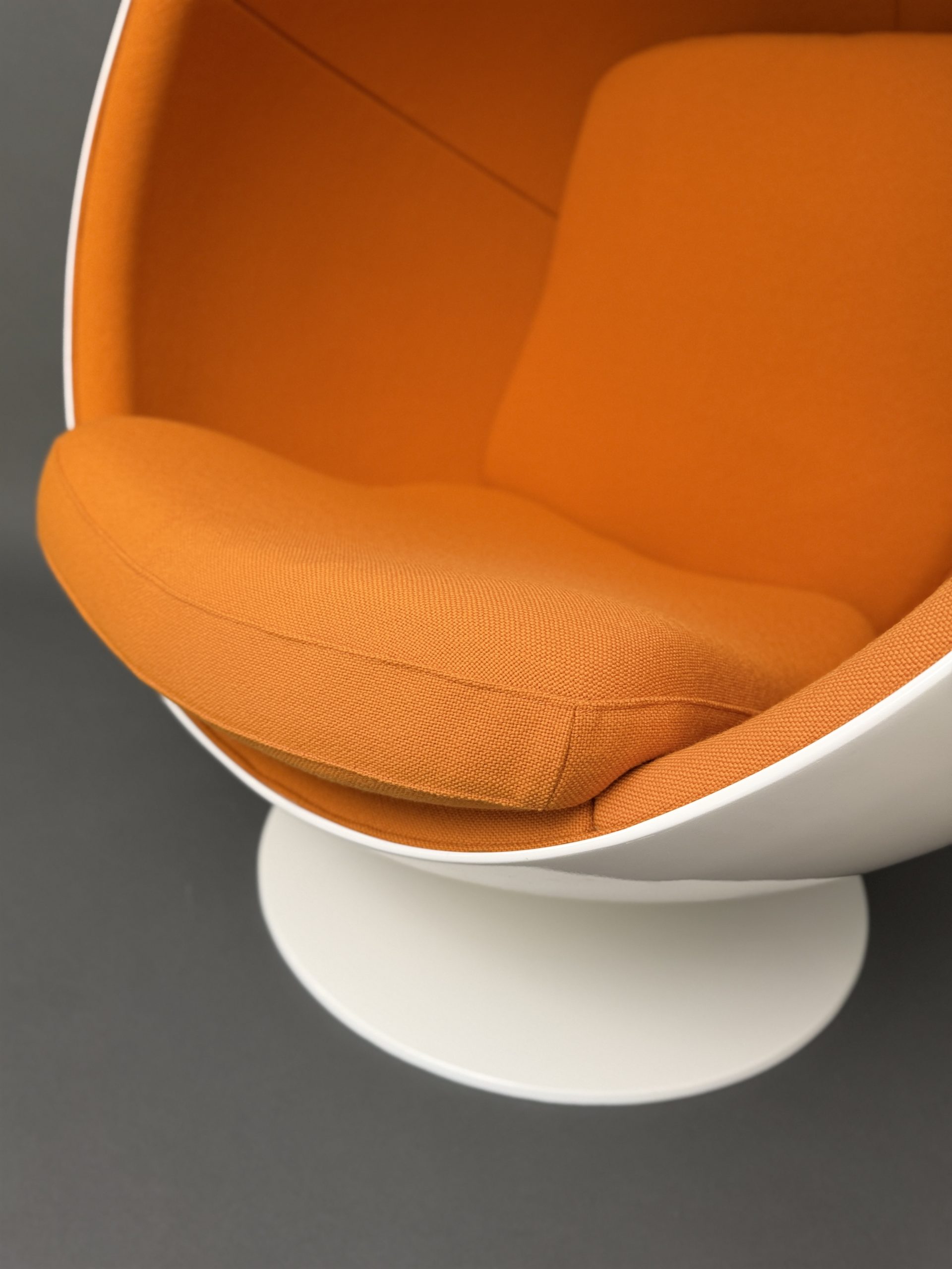 Asko Eero Aarnio Ball Chair Orange.17