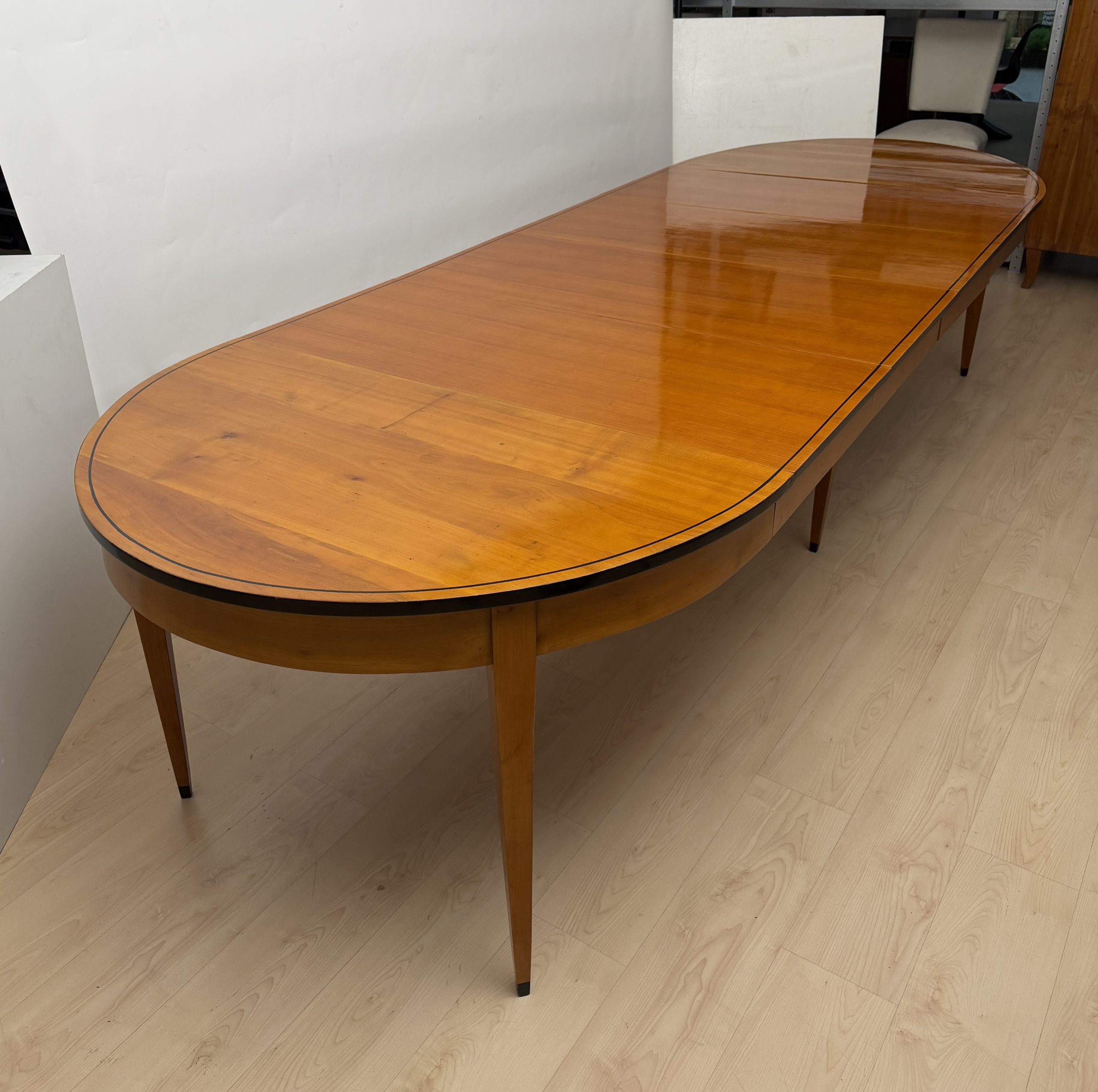 Biedermeier Ausziehtisch, Kirschbaum.12 Biedermeier Ausziehtisch, Kirschbaum