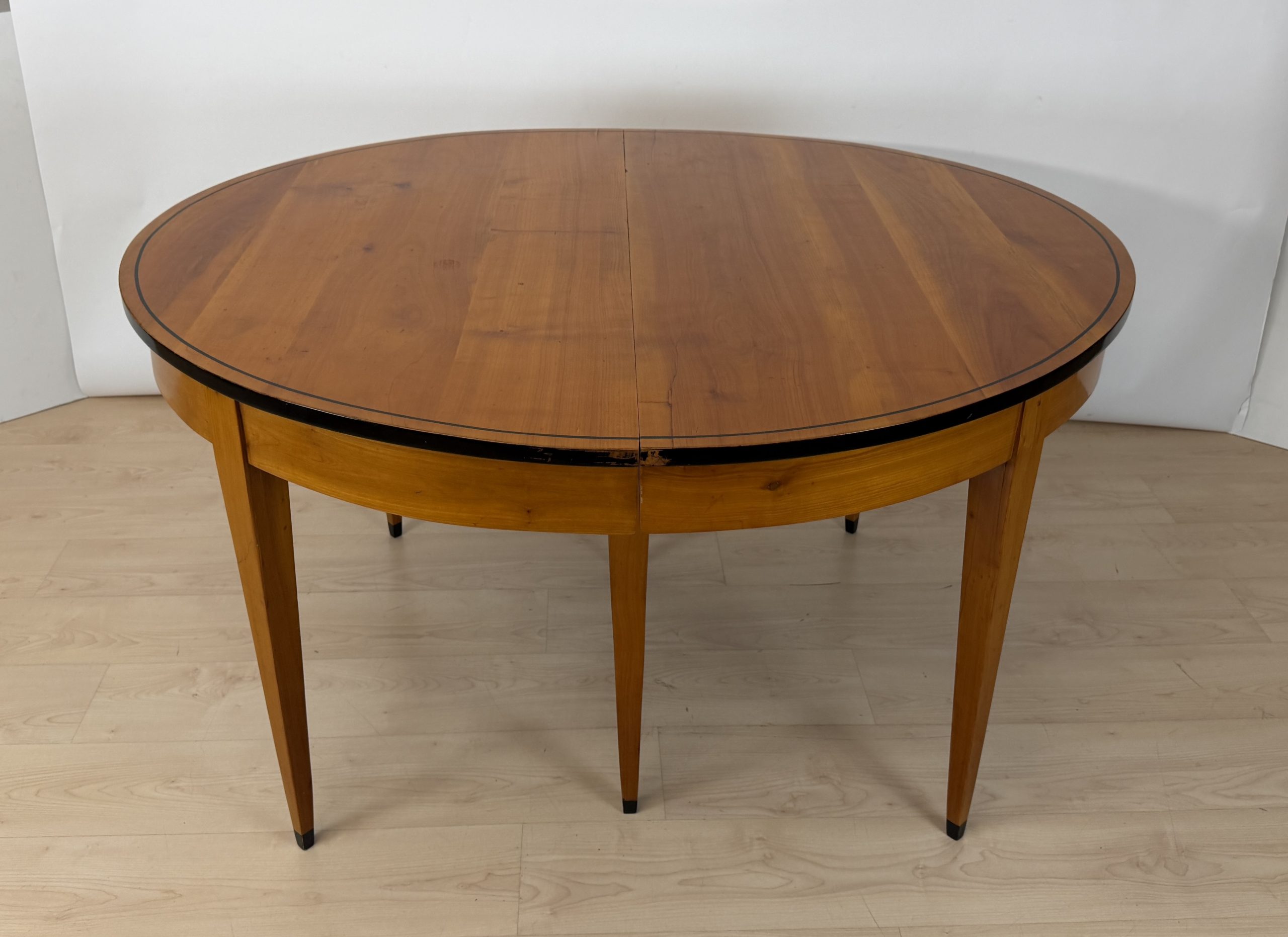 Biedermeier Ausziehtisch, Kirschbaum.23 Biedermeier Ausziehtisch, Kirschbaum