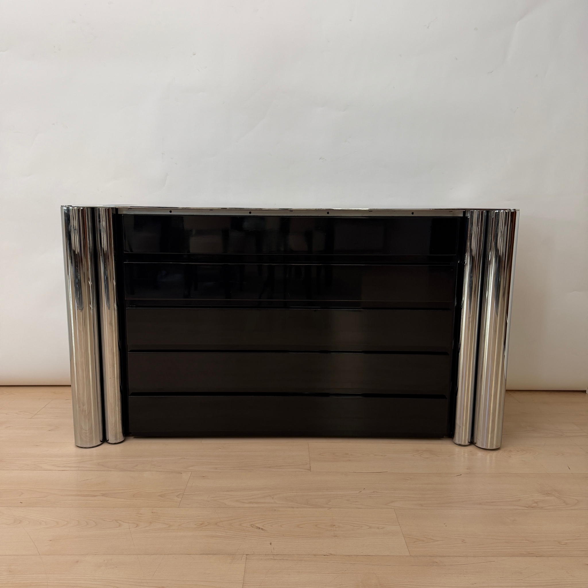 Black Designer Commode, Cinova, 1969.2 Design Kommode, Antonello Mosca für Cinova, schwarzer Lack und Chrom, Italien, 1969