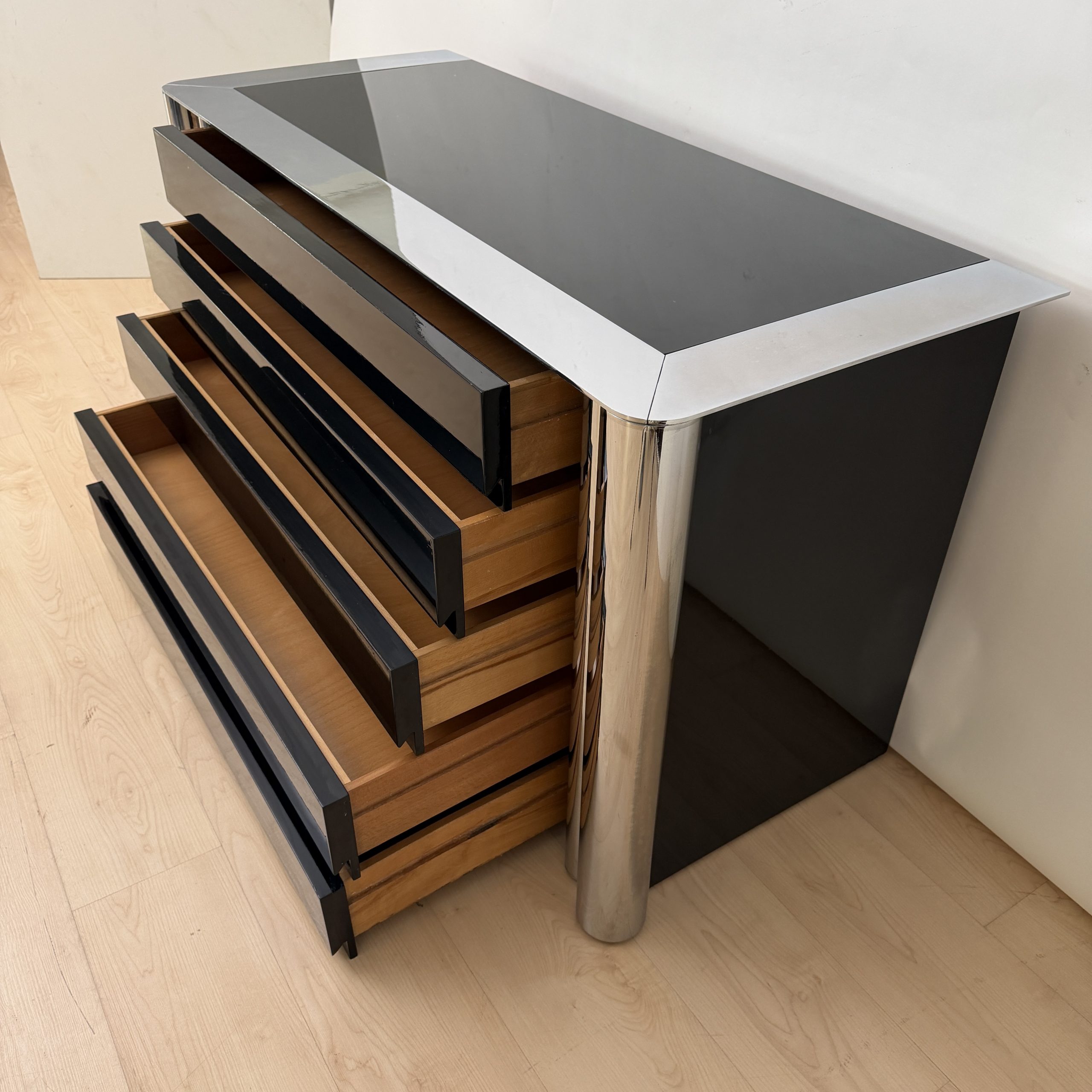 Black Designer Commode, Cinova, 1969.7 Design Kommode, Antonello Mosca für Cinova, schwarzer Lack und Chrom, Italien, 1969